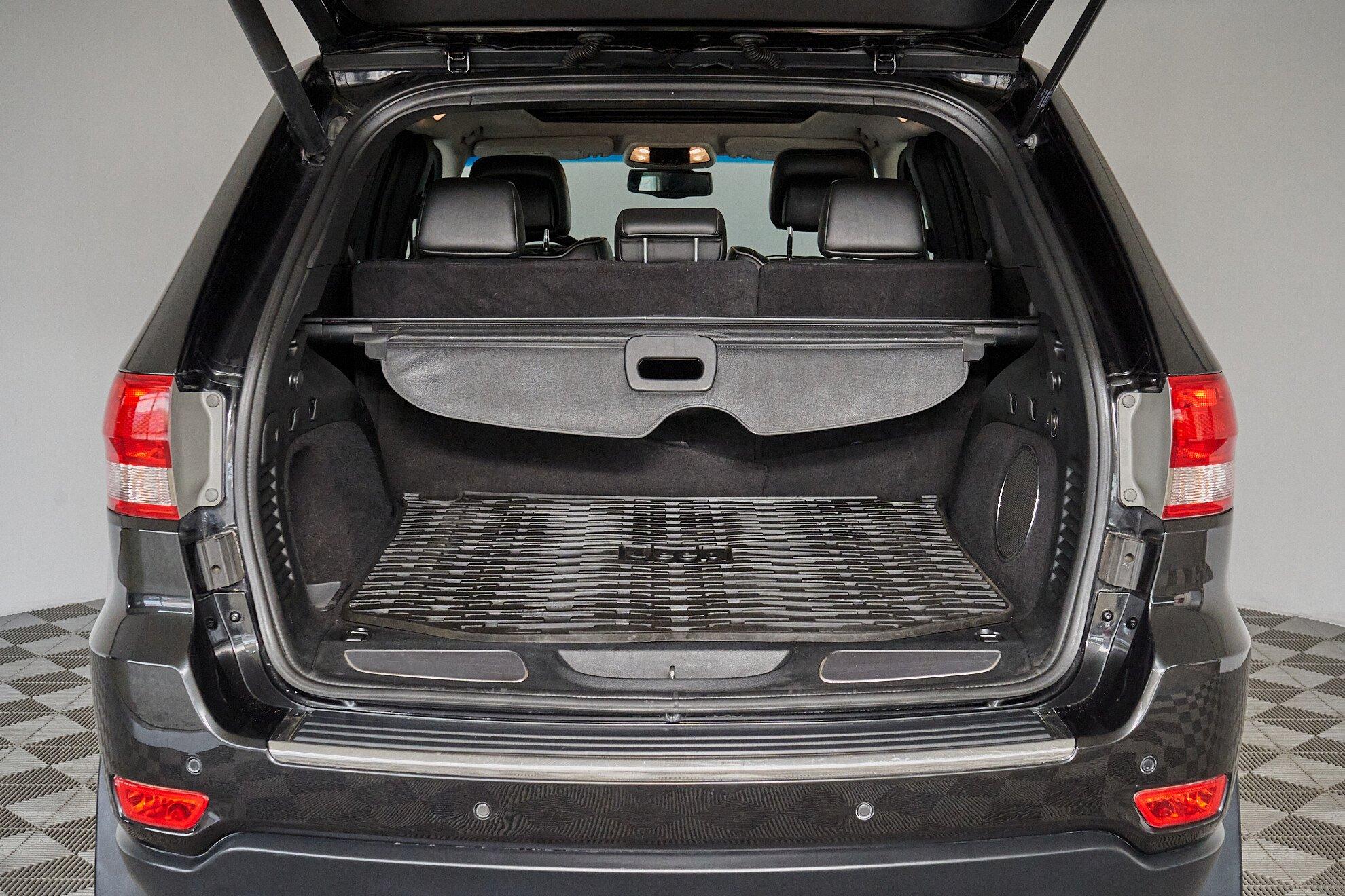 Jeep Grand Cherokee 2011, черный