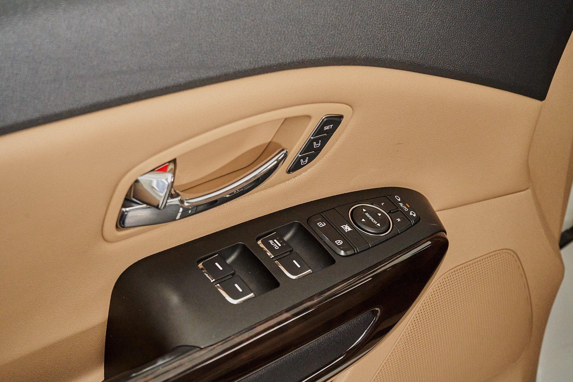 Kia Carnival 2020, белый