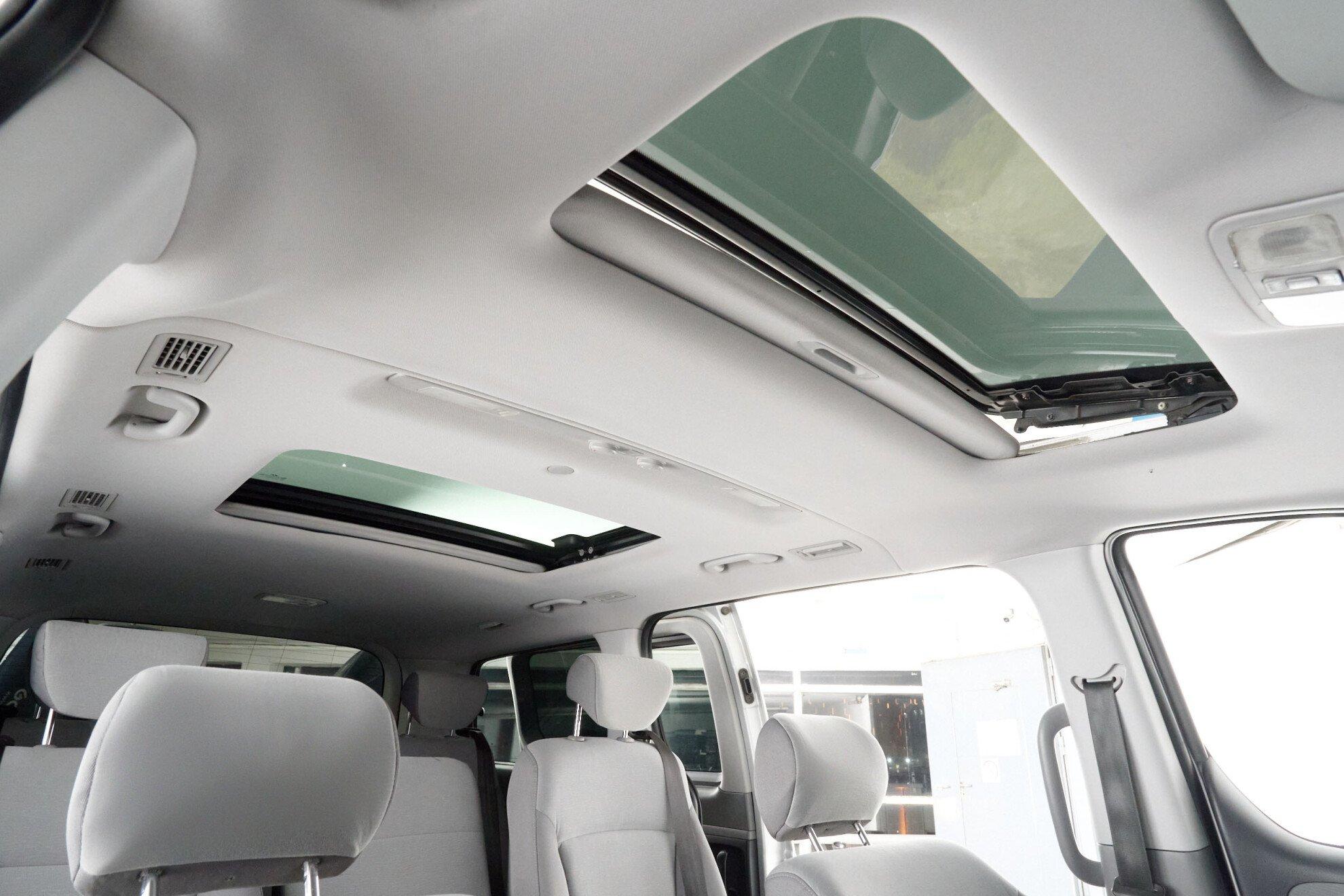 Hyundai Grand Starex 2010, серый