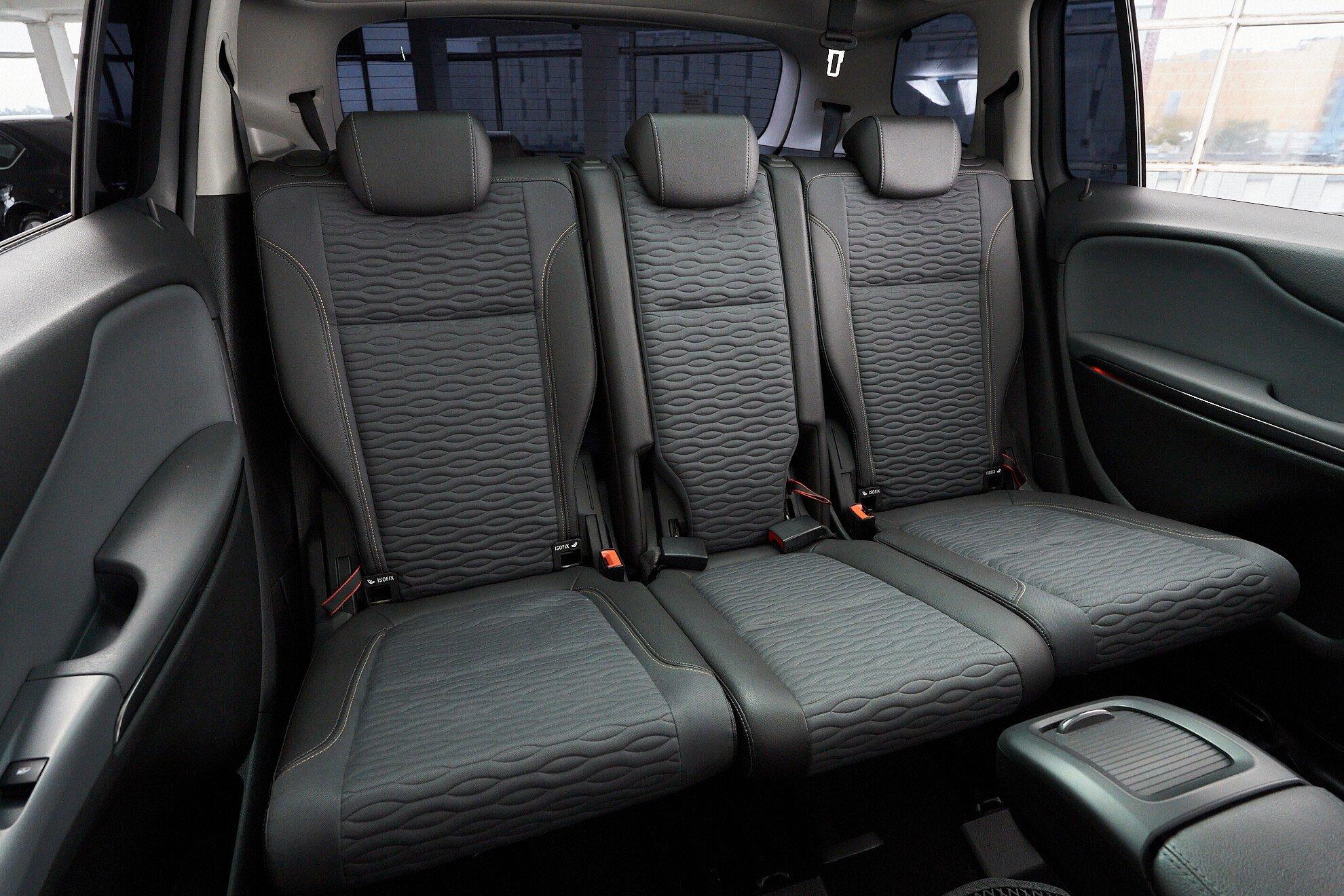 Opel Zafira 2015, серебряный