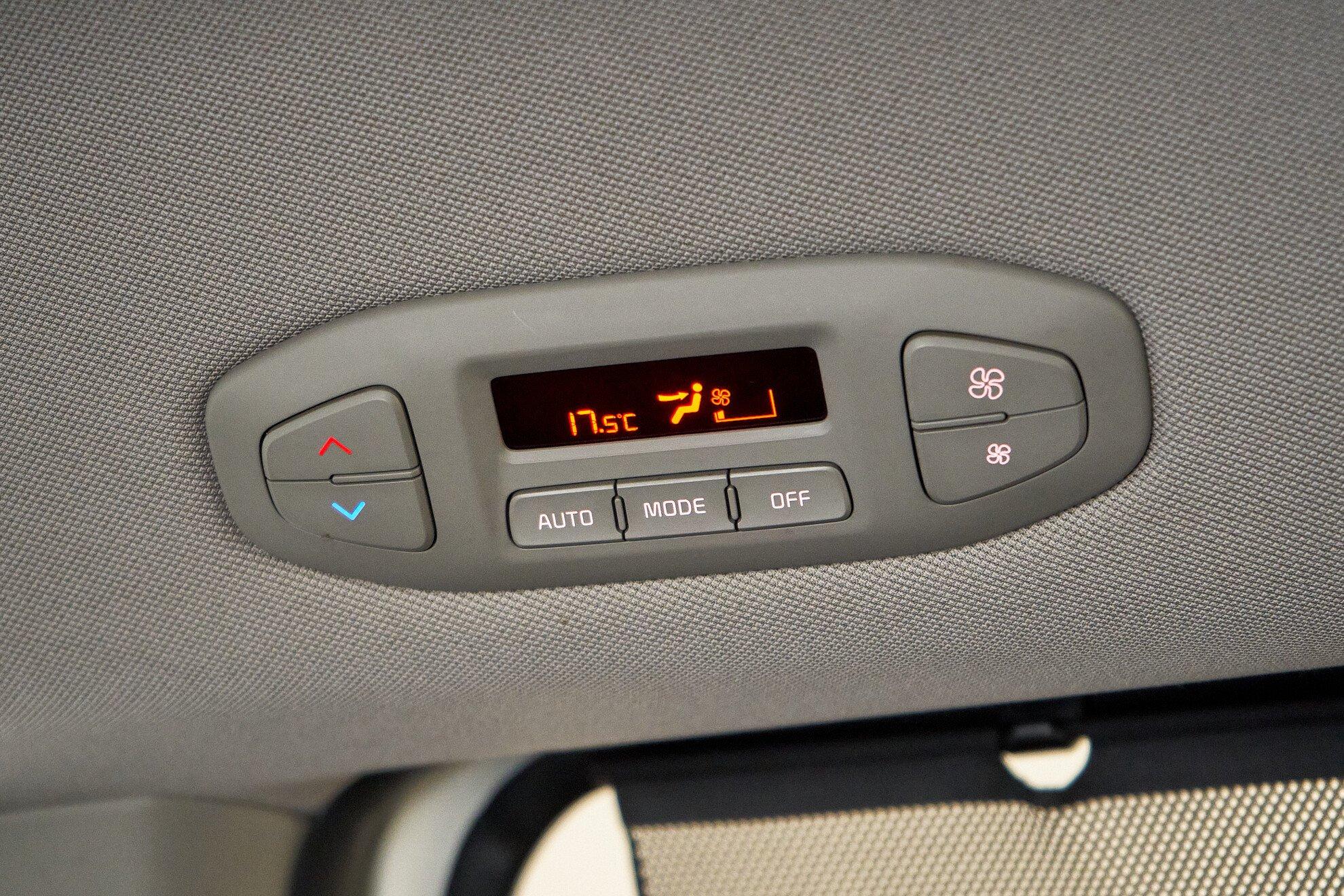 Kia Carnival 2017, белый