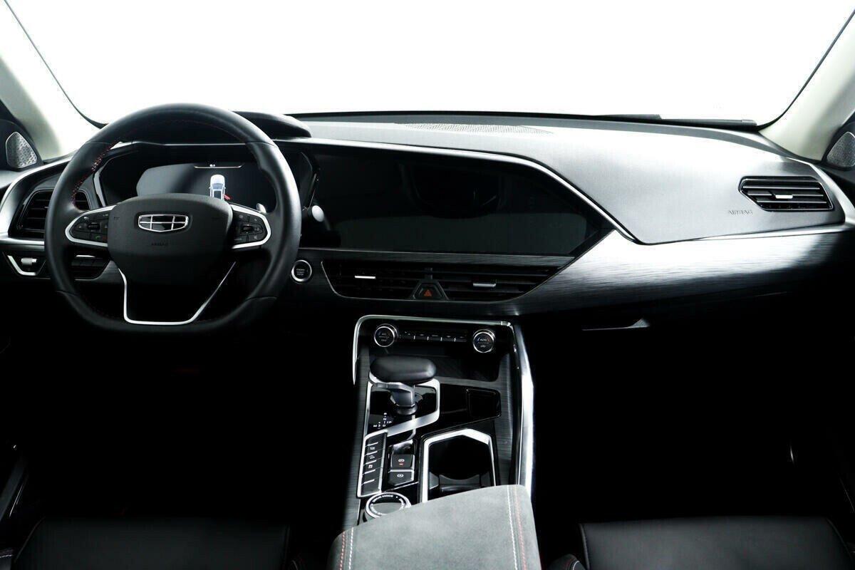 Geely Tugella 2022, красный
