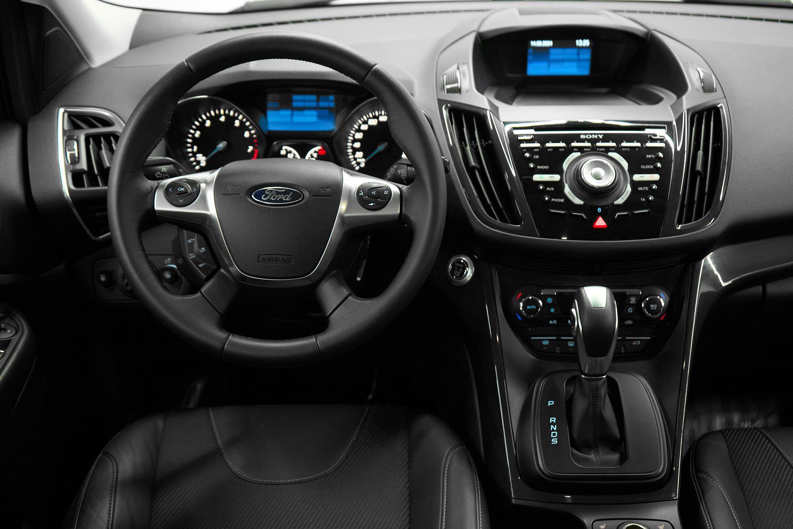 Ford Kuga 2015, белый