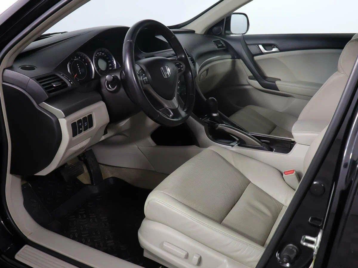 Honda Accord 2010, черный