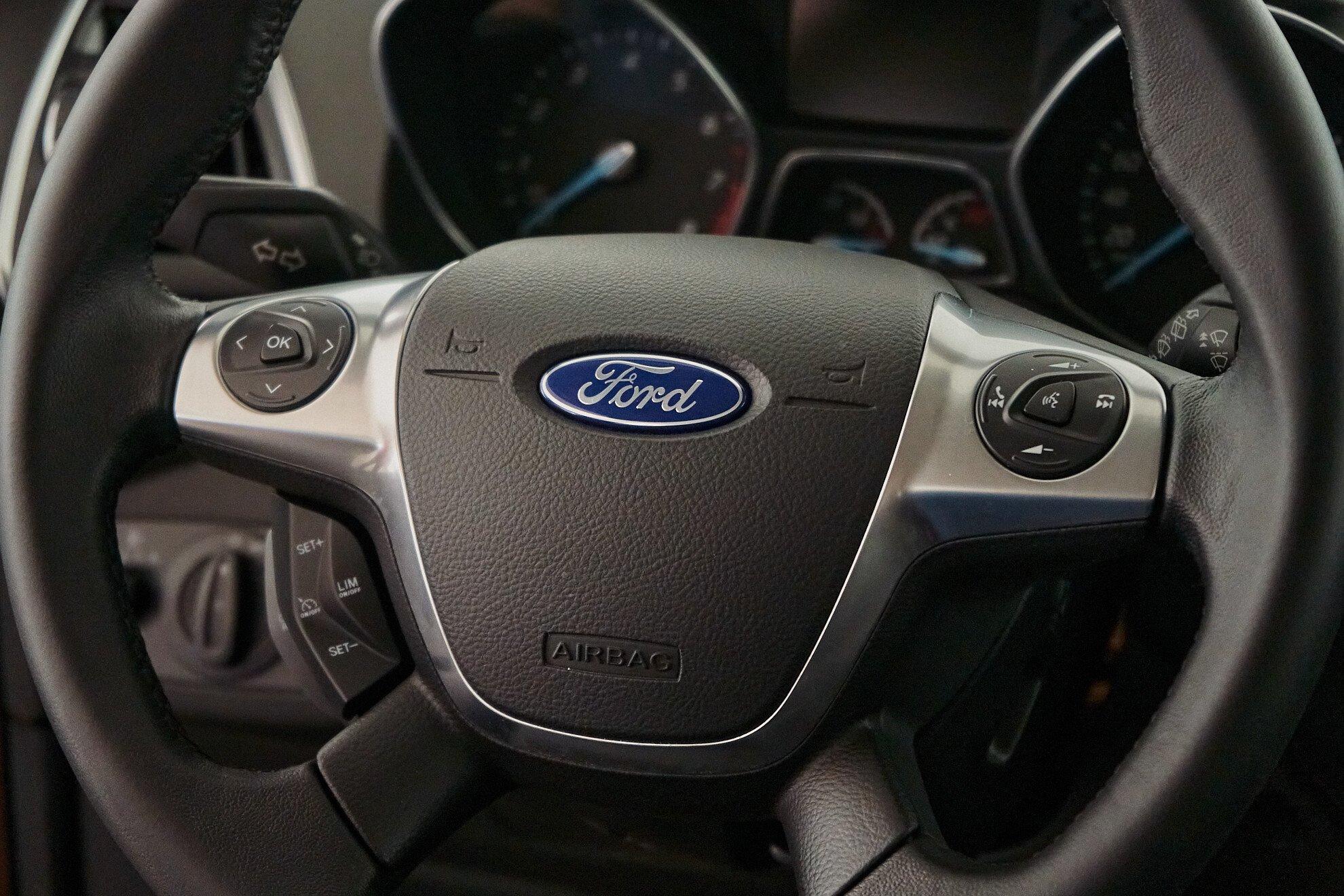 Ford Kuga 2013, коричневый