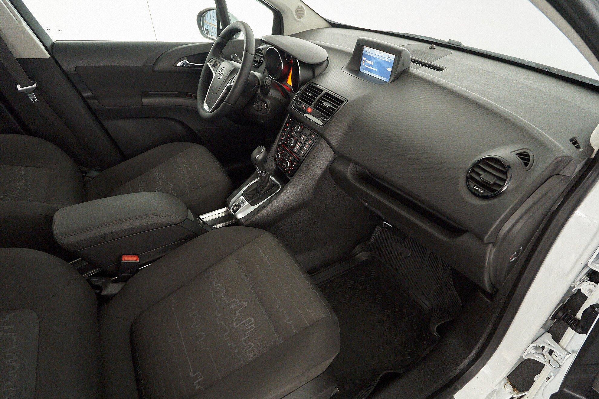 Opel Meriva 2012, белый