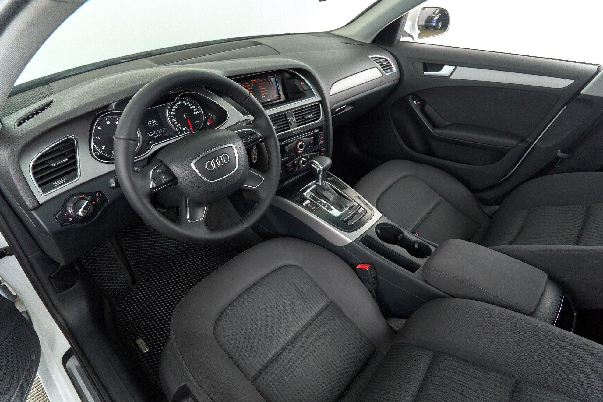 Audi A4 2012, белый
