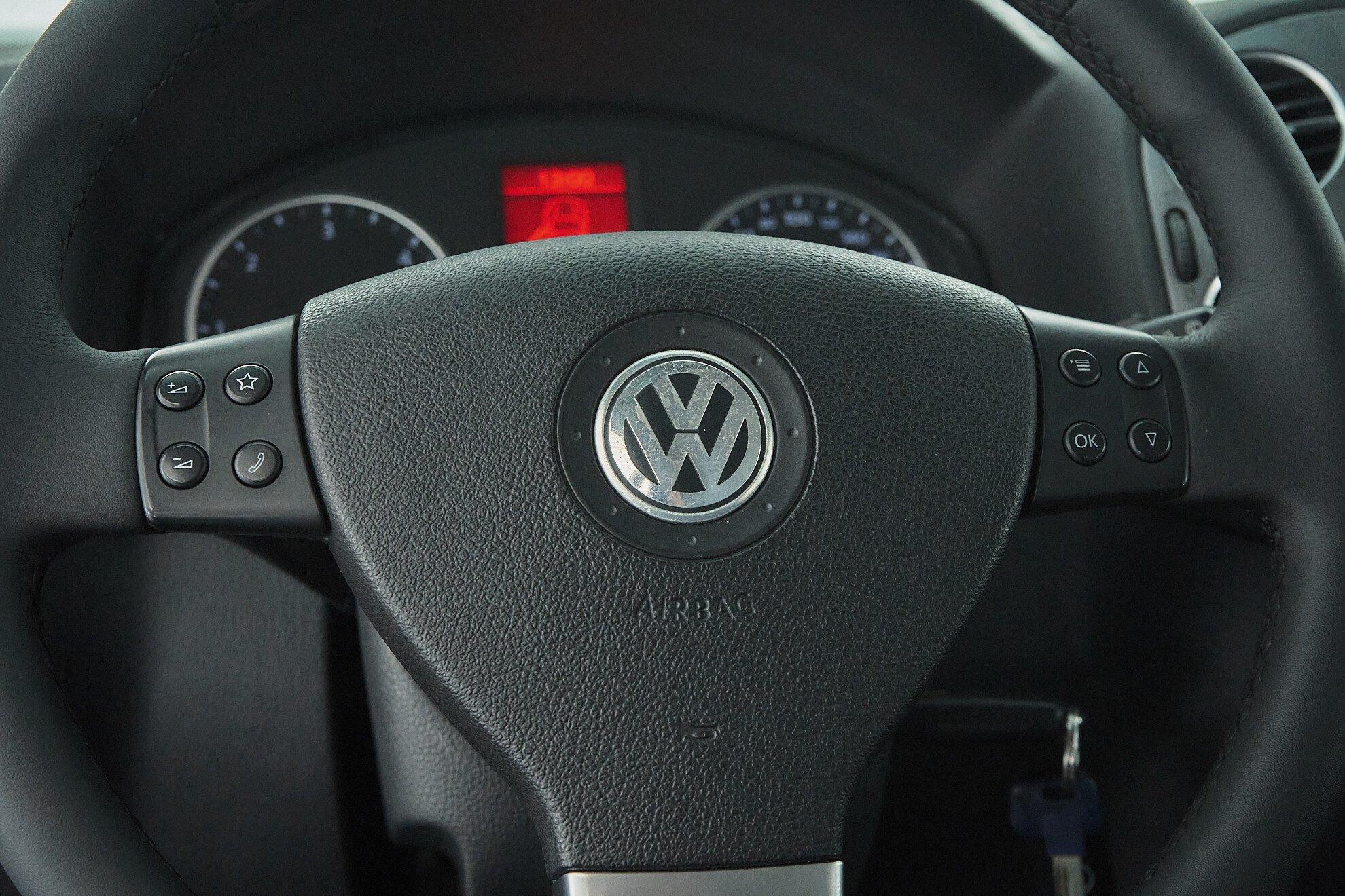 Volkswagen Tiguan 2009, серебряный