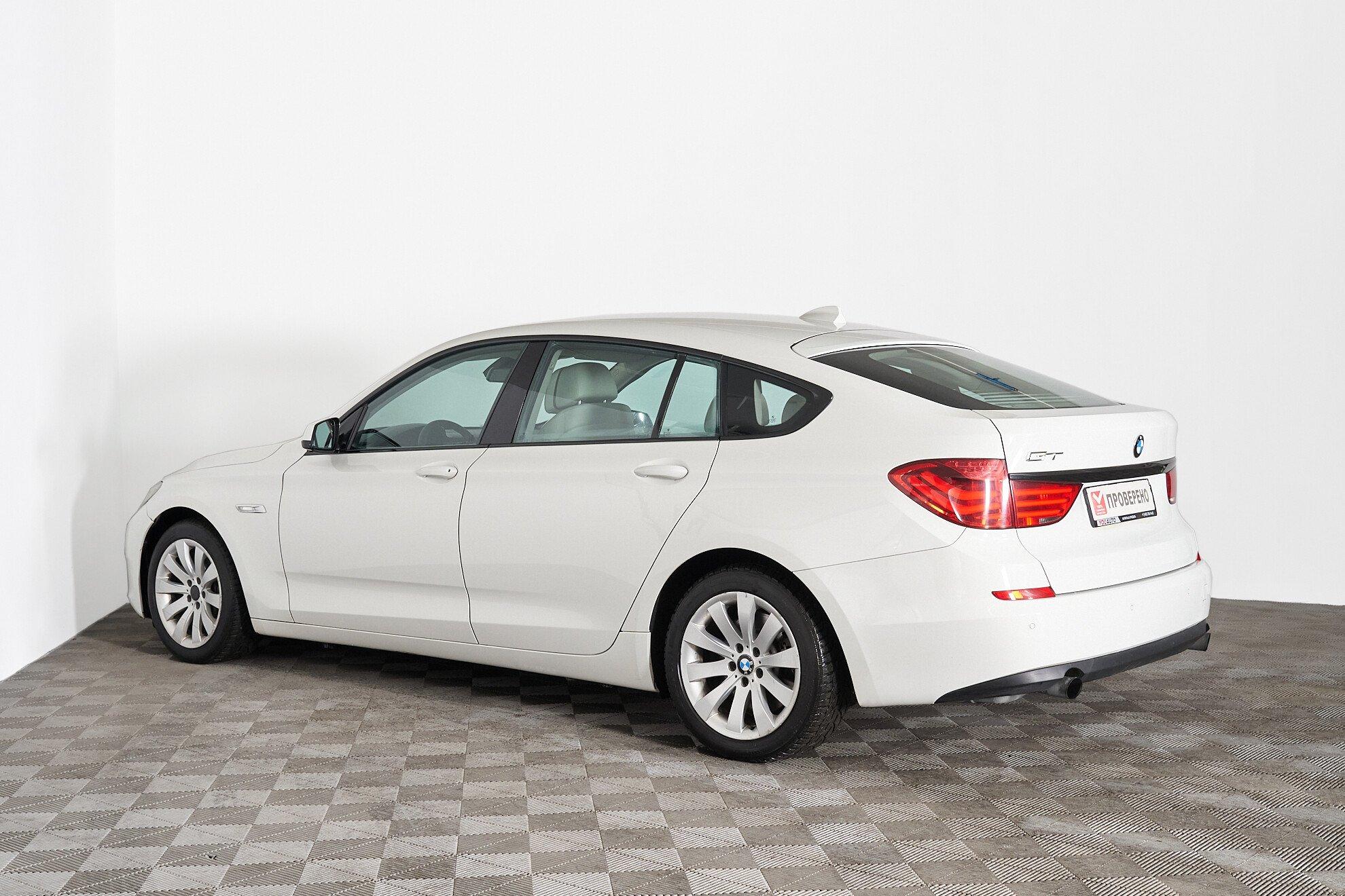 BMW 5 серии 2012, белый