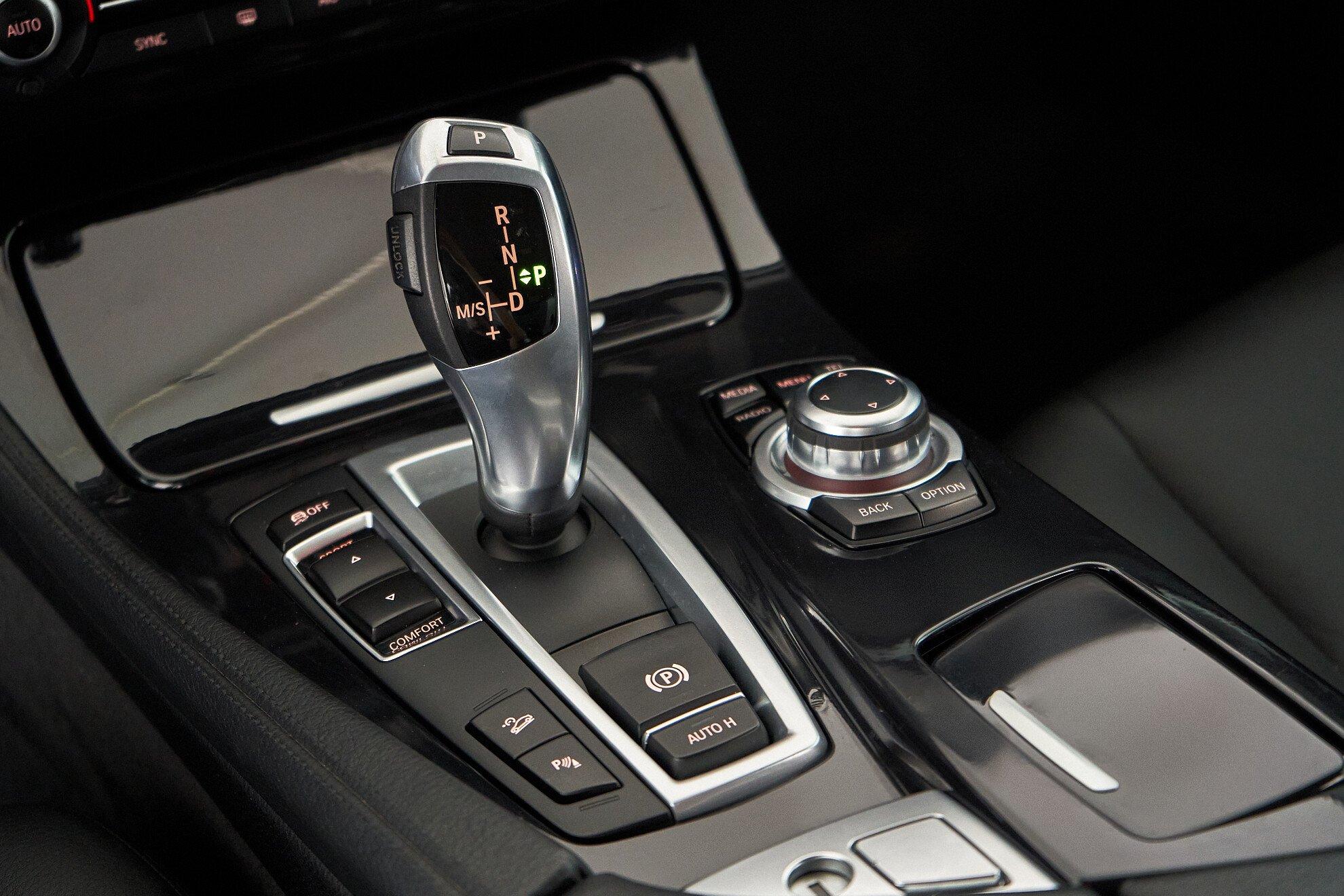 BMW 5 серии 2014, белый