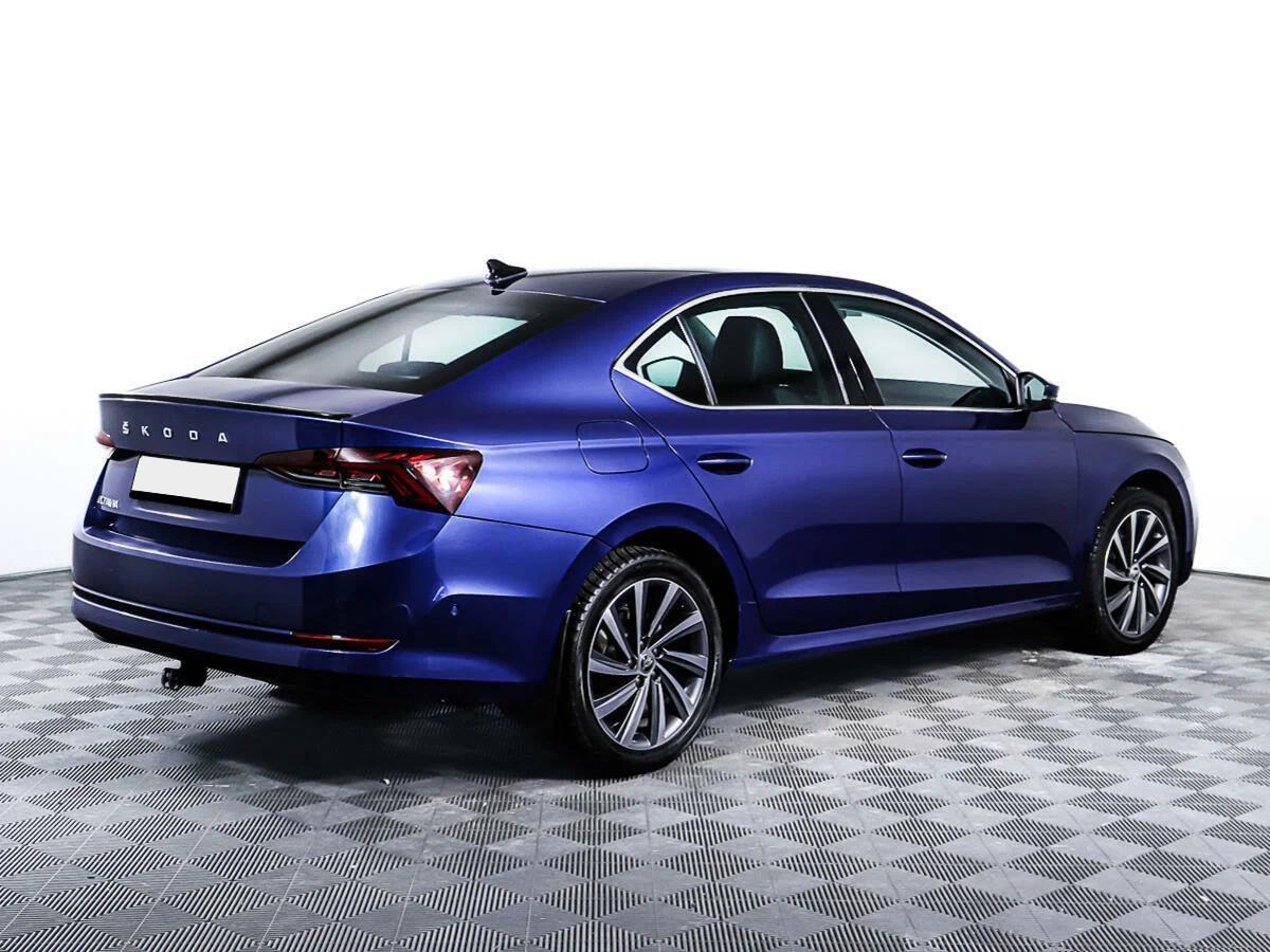 Skoda Octavia 2023, синий