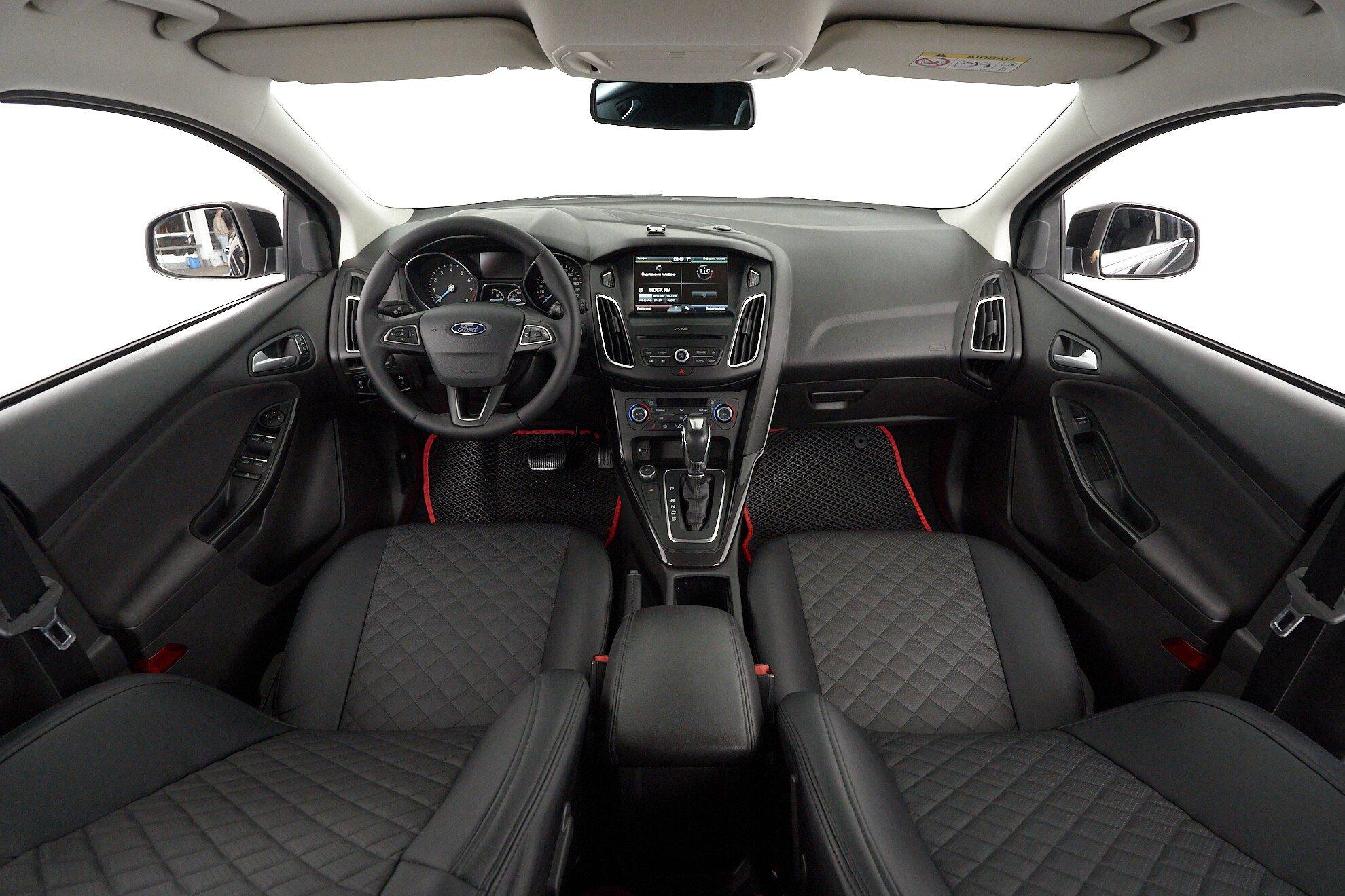 Ford Focus 2015, черный