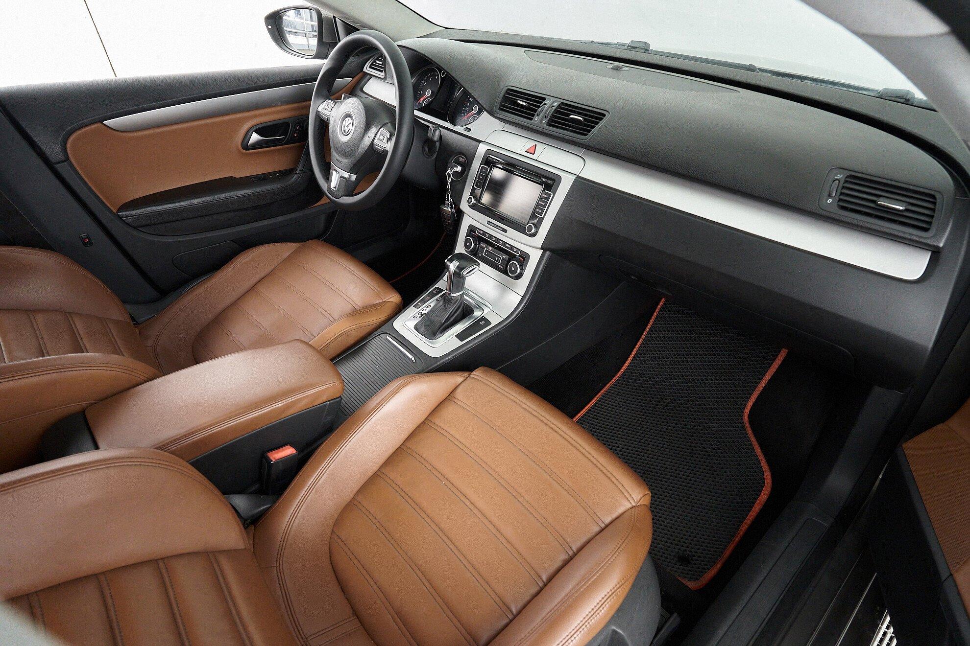 Volkswagen Passat CC 2010, бежевый
