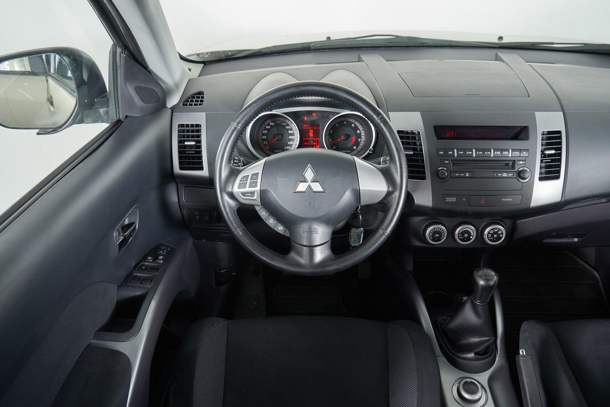 Mitsubishi Outlander 2008, бежевый