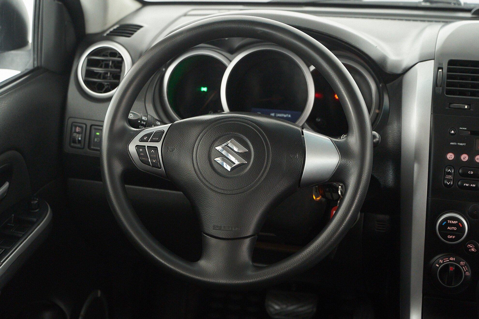 Suzuki Grand Vitara 2011, серебряный