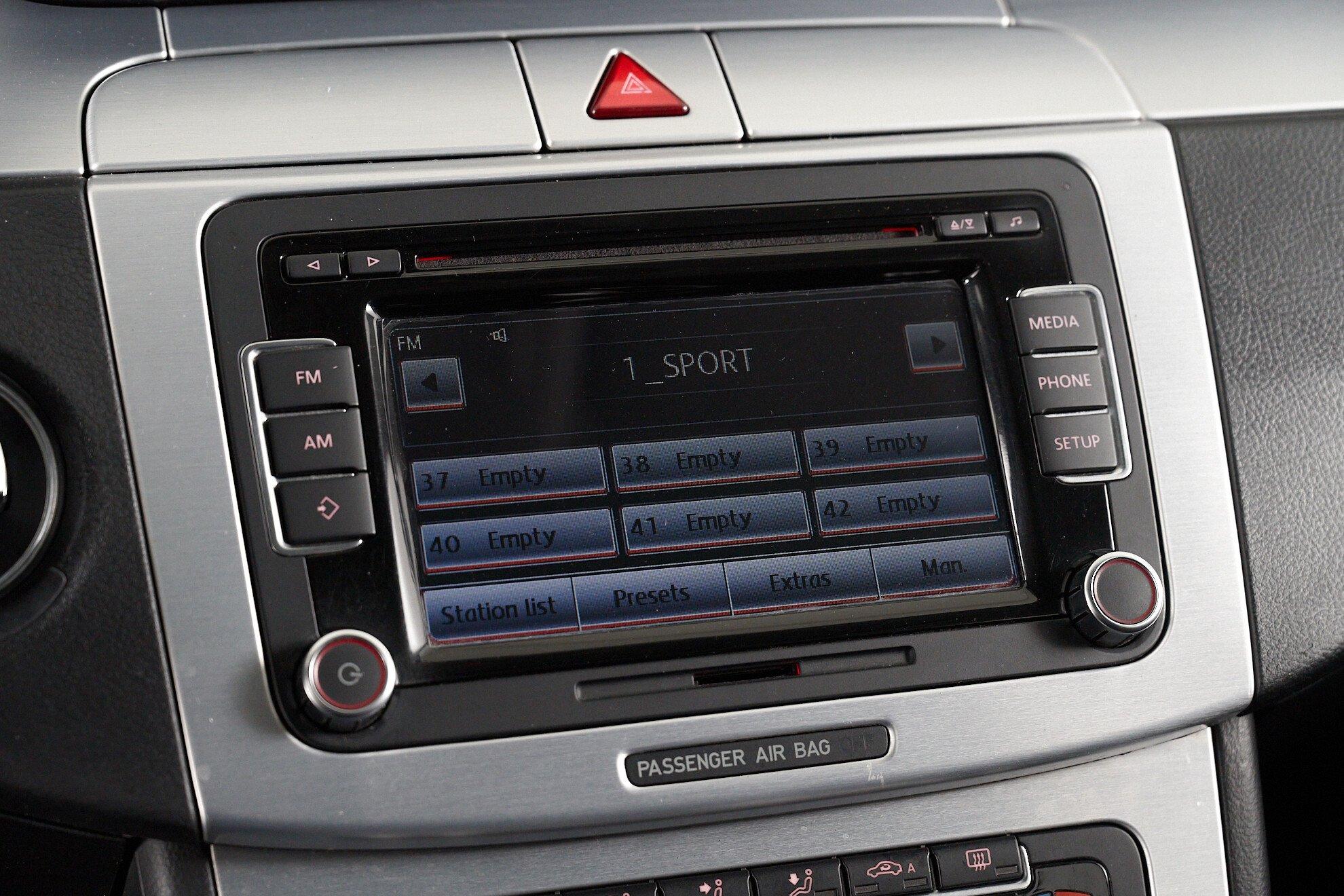 Volkswagen Passat CC 2010, белый