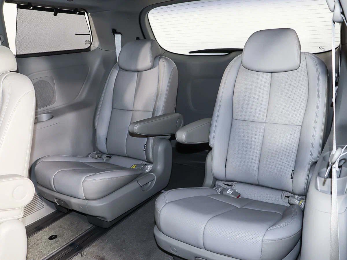 Kia Carnival 2019, пурпурный