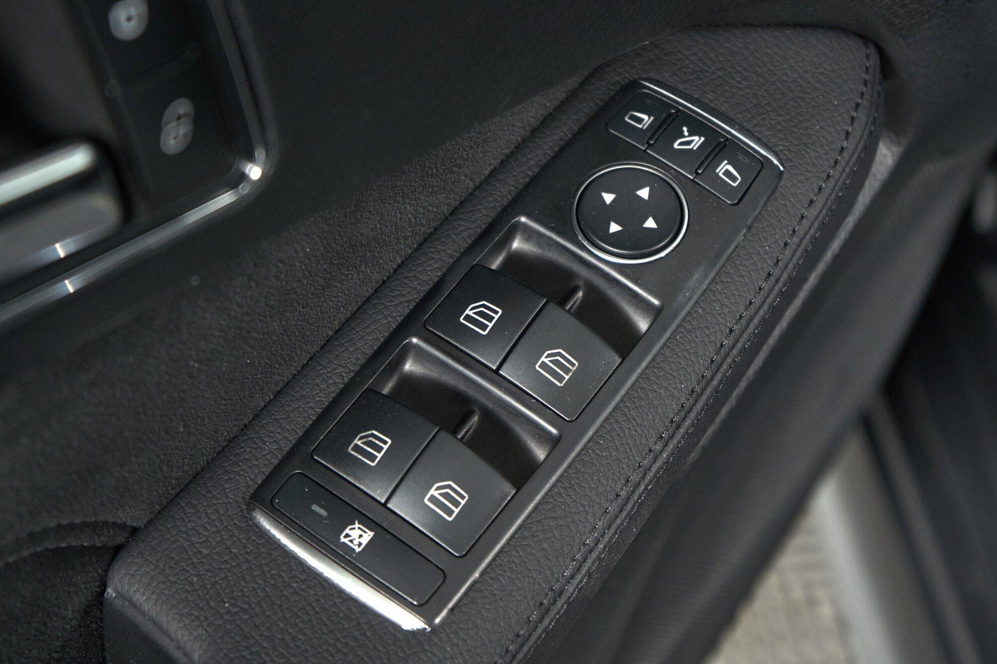Mercedes-Benz E-Класс 2015, серый