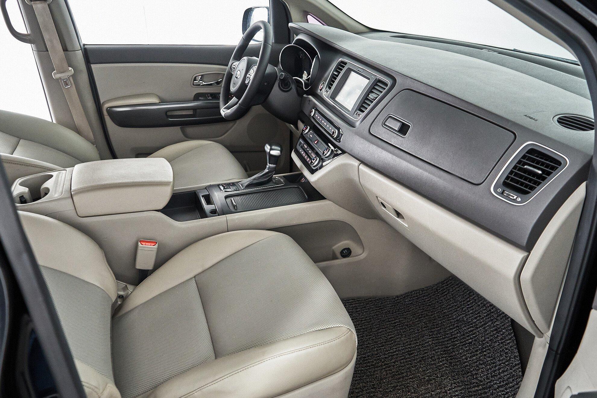 Kia Carnival 2020, черный