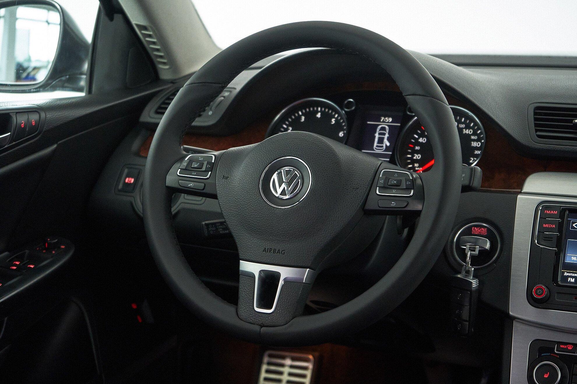 Volkswagen Passat 2010, коричневый