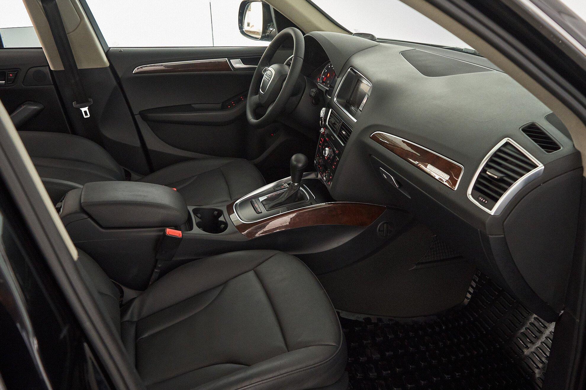 Audi Q5 2011, черный