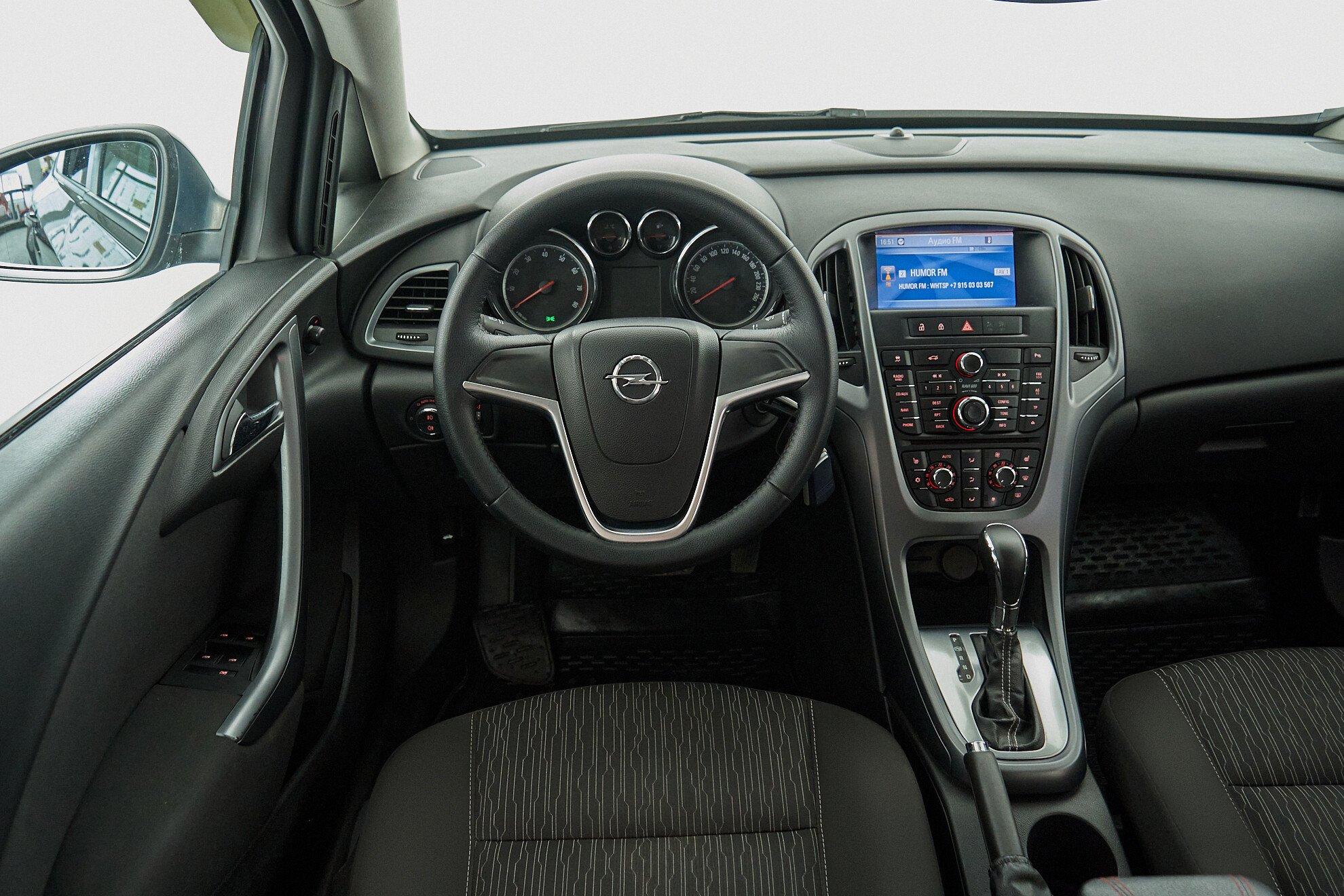 Opel Astra 2017, серый