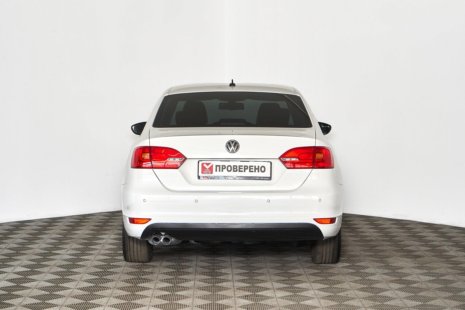 Volkswagen Jetta 2014, белый