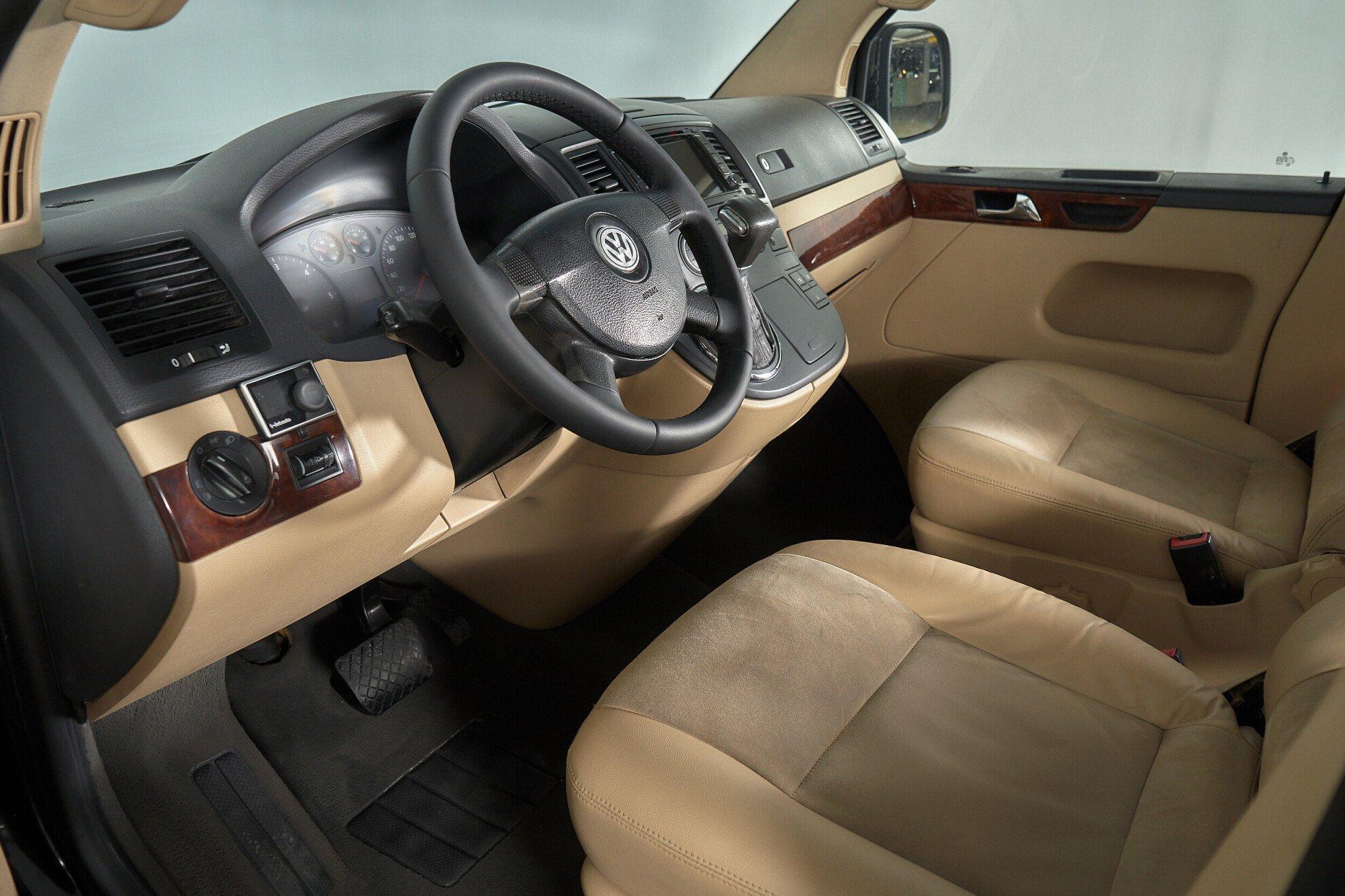 Volkswagen Multivan 2008, черный