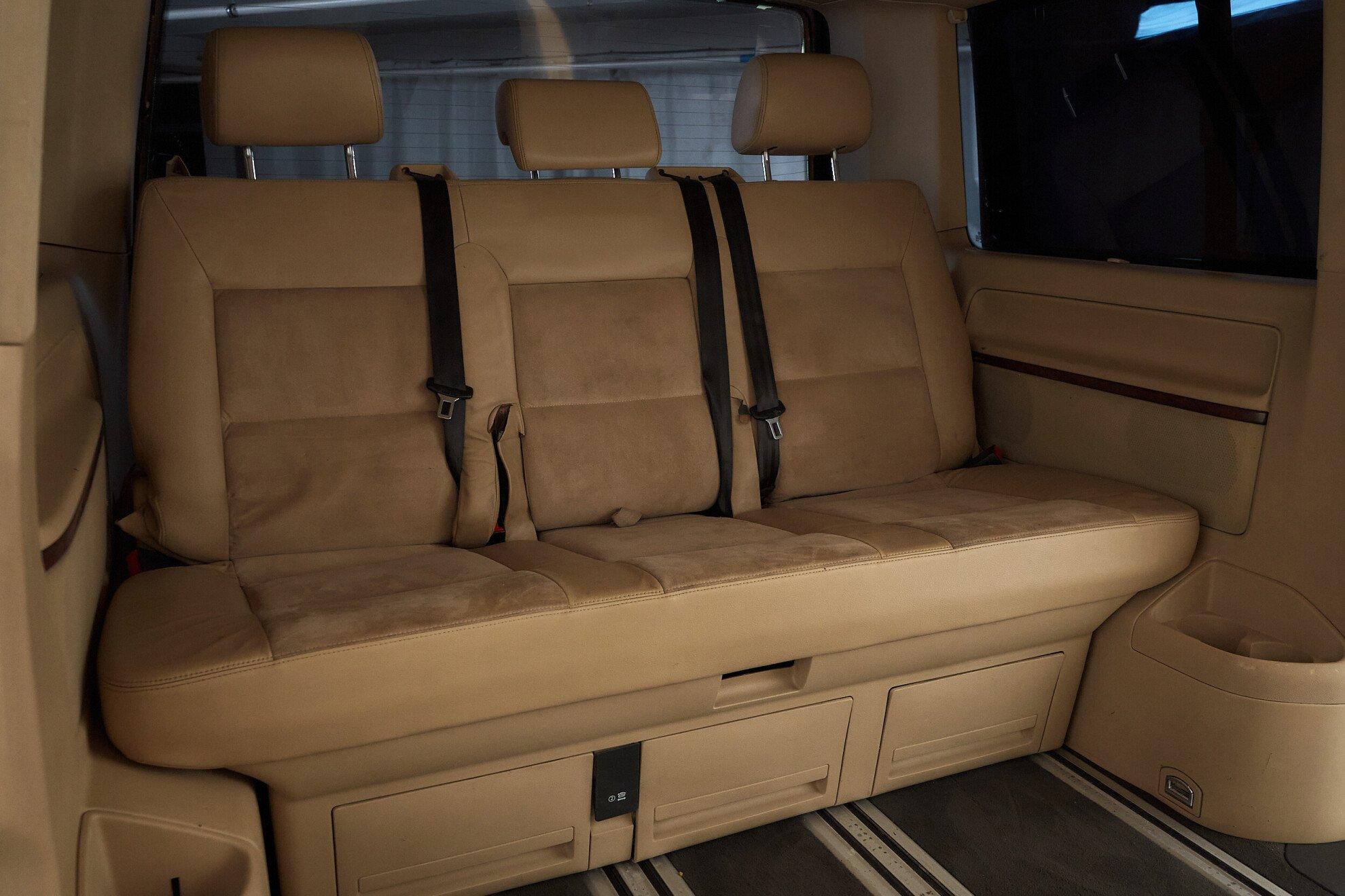 Volkswagen Multivan 2008, черный