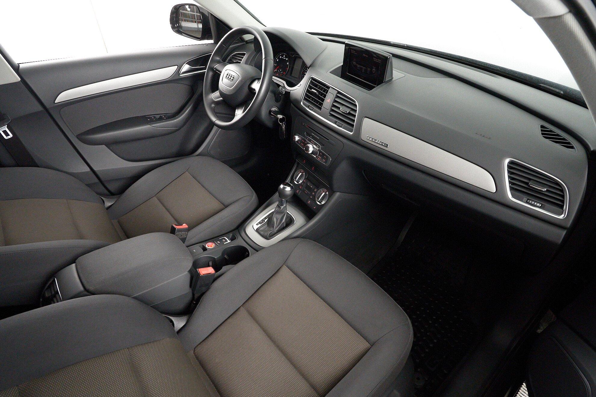 Audi Q3 2013, черный