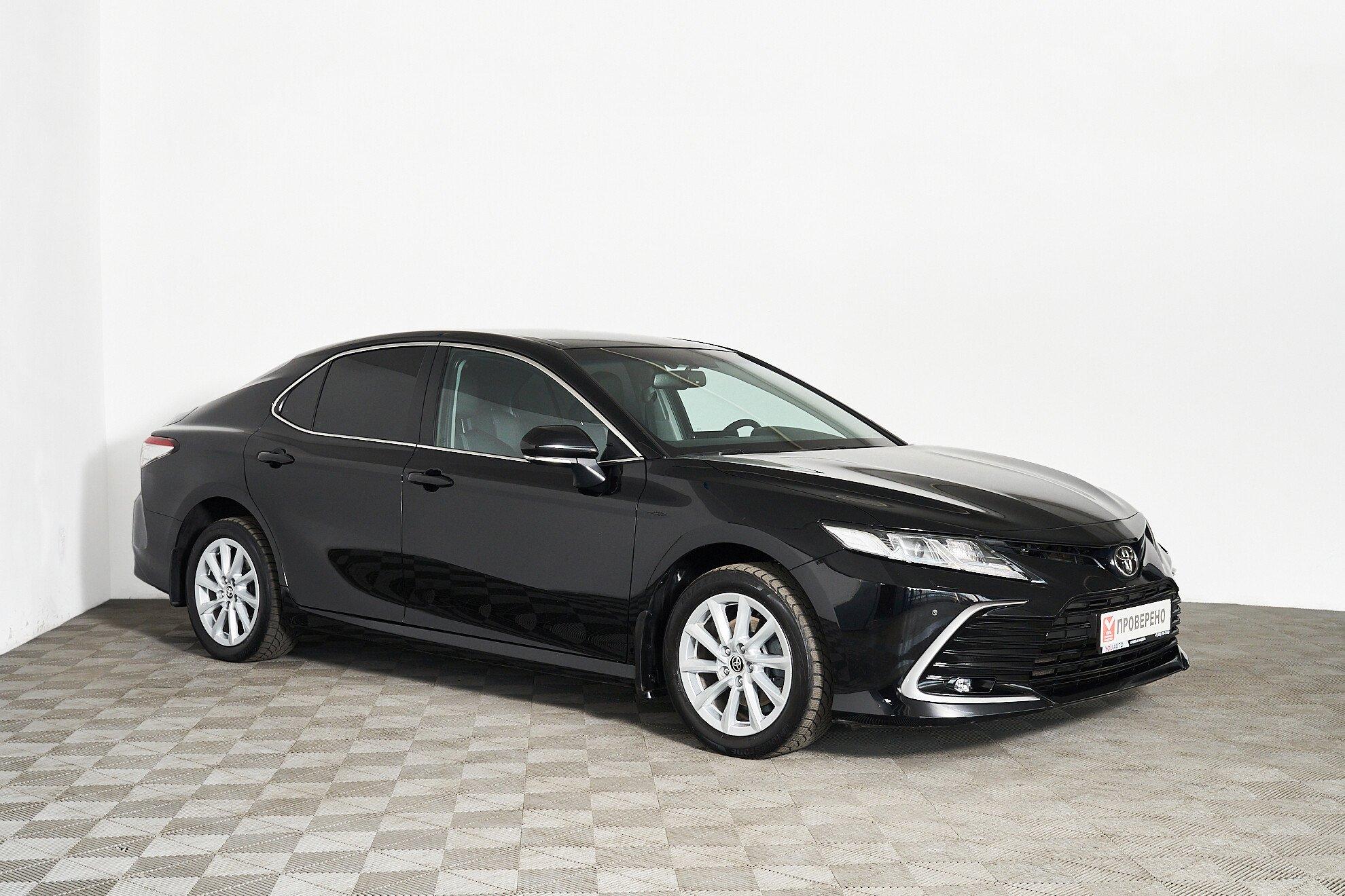 Toyota Camry 2022, черный