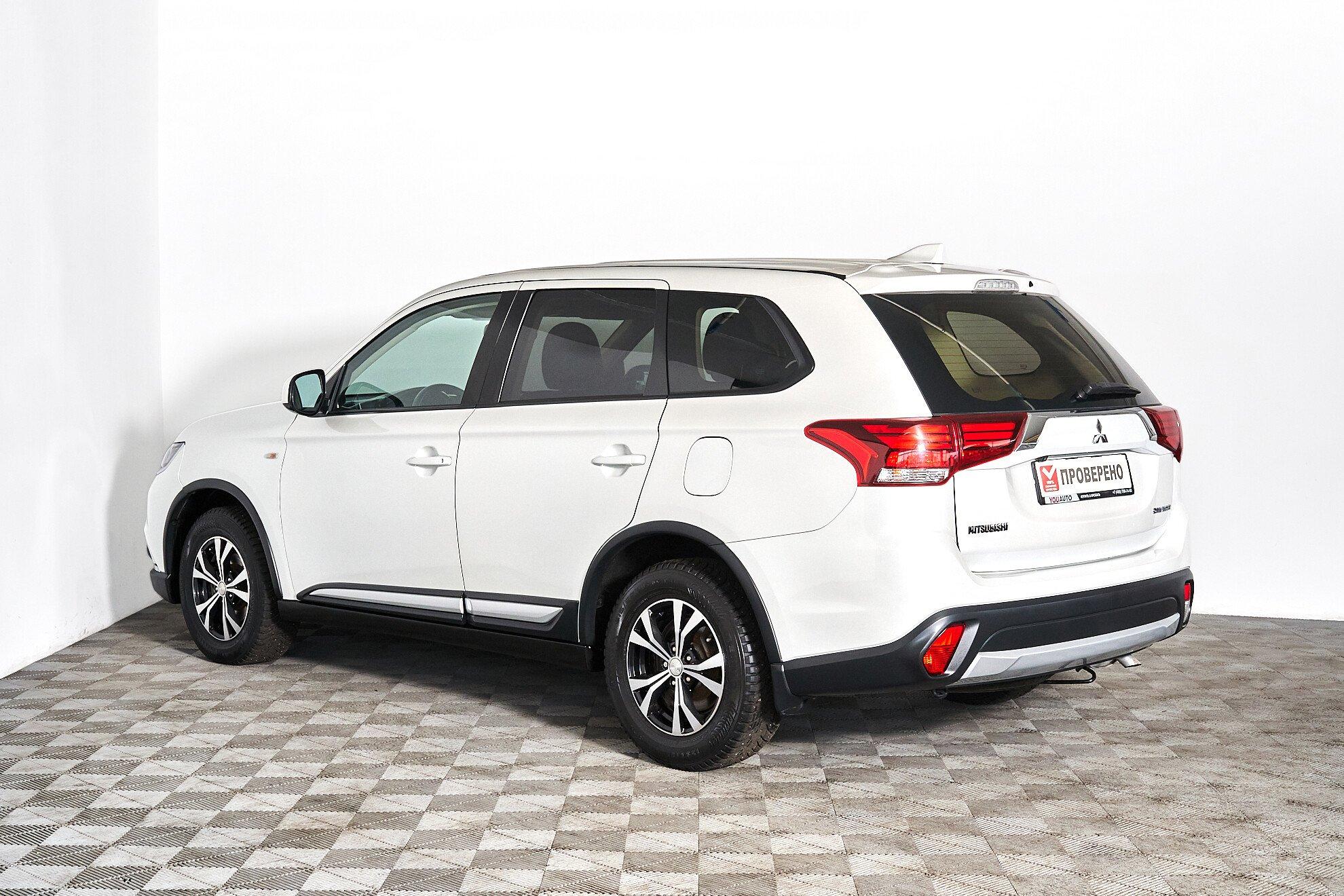 Mitsubishi Outlander 2017, белый