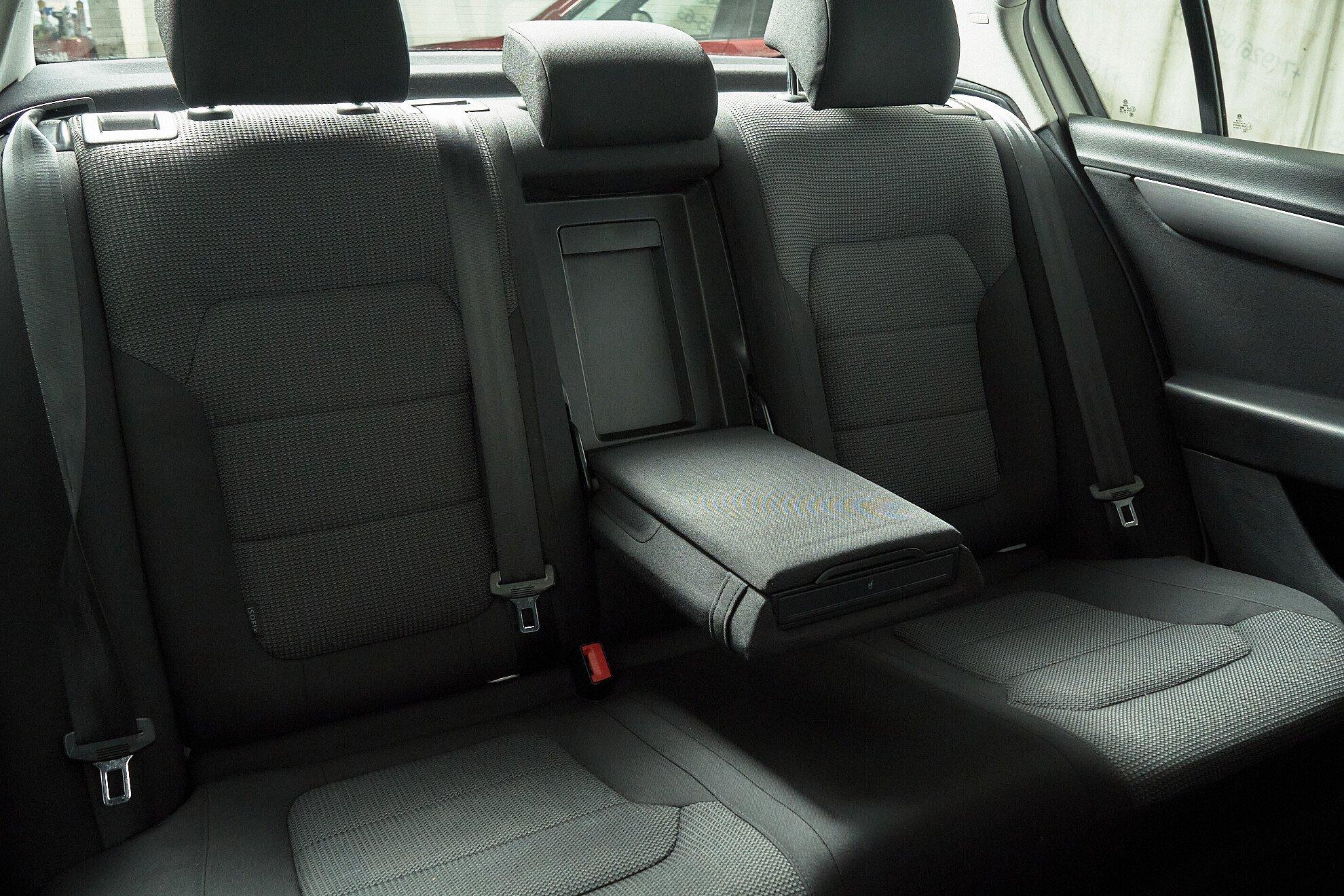 Volkswagen Passat 2011, белый