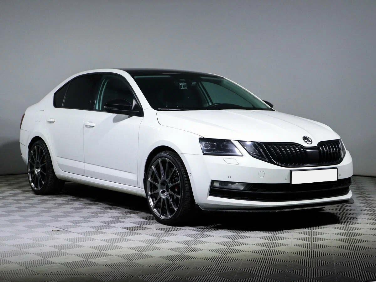 Skoda Octavia 2018, белый
