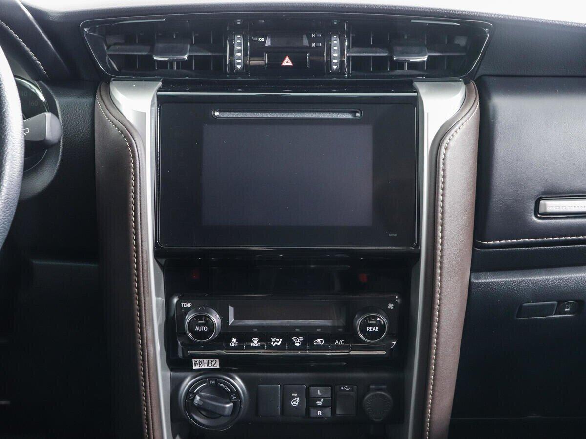 Toyota Fortuner 2020, серебряный
