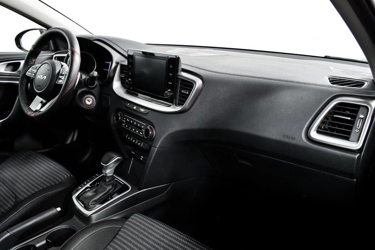 Kia Ceed 2023, черный