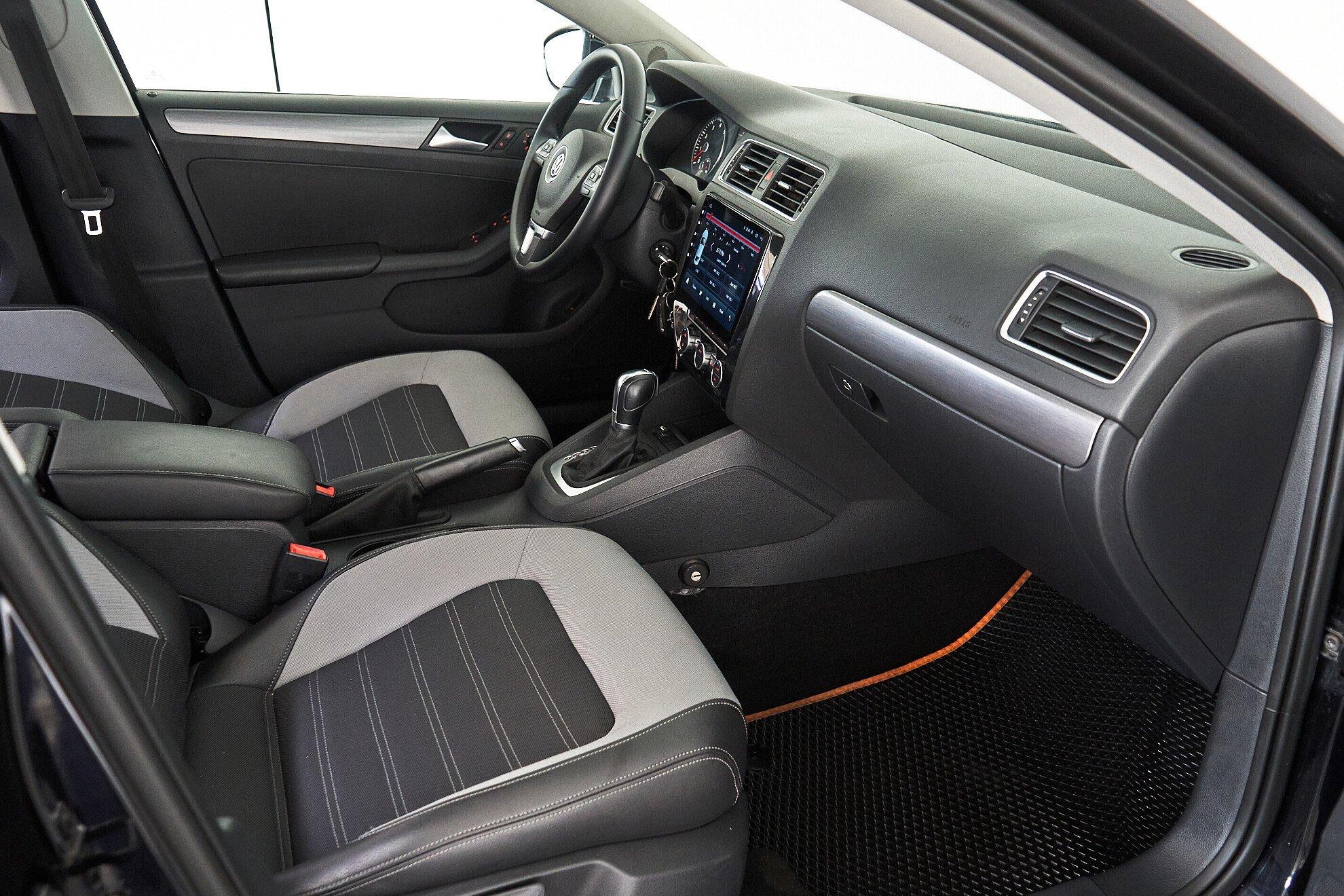 Volkswagen Jetta 2013, черный