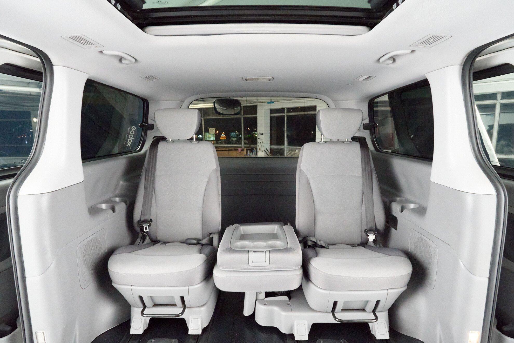Hyundai Grand Starex 2010, серый