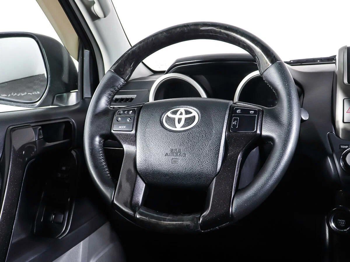 Toyota Land Cruiser Prado 2012, серебряный