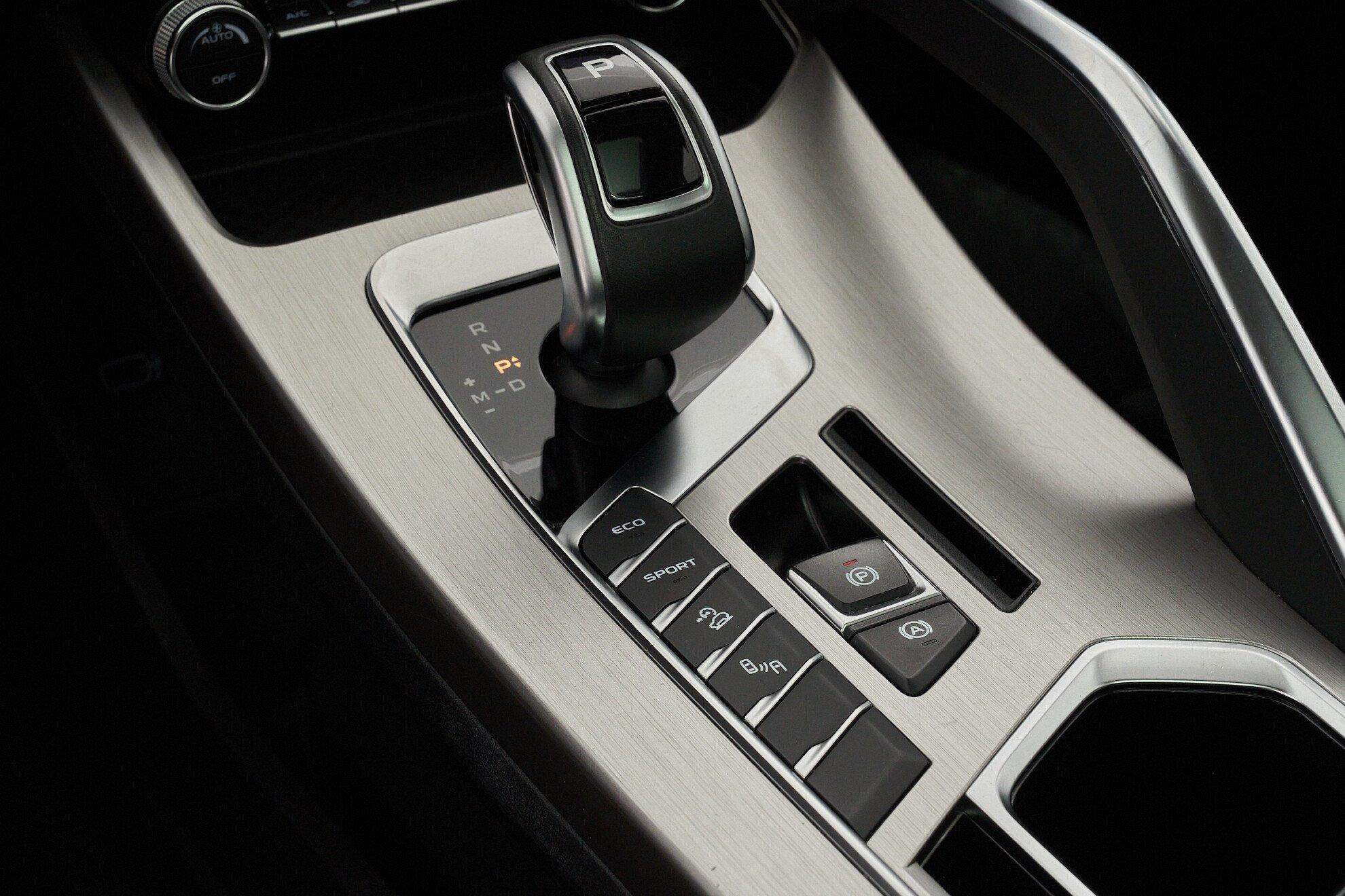 Geely Coolray 2022, серебряный