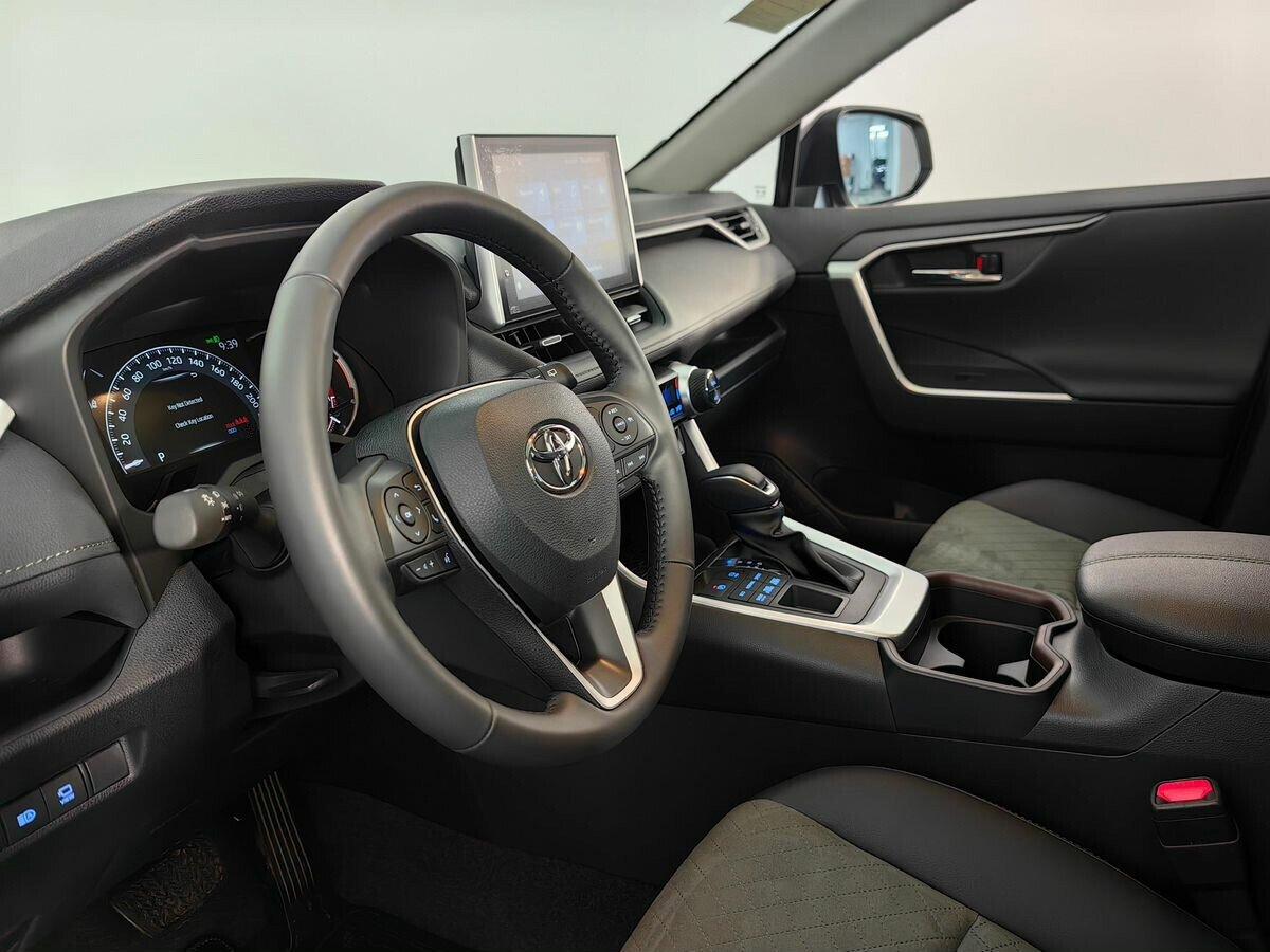 Toyota RAV4 2022, белый