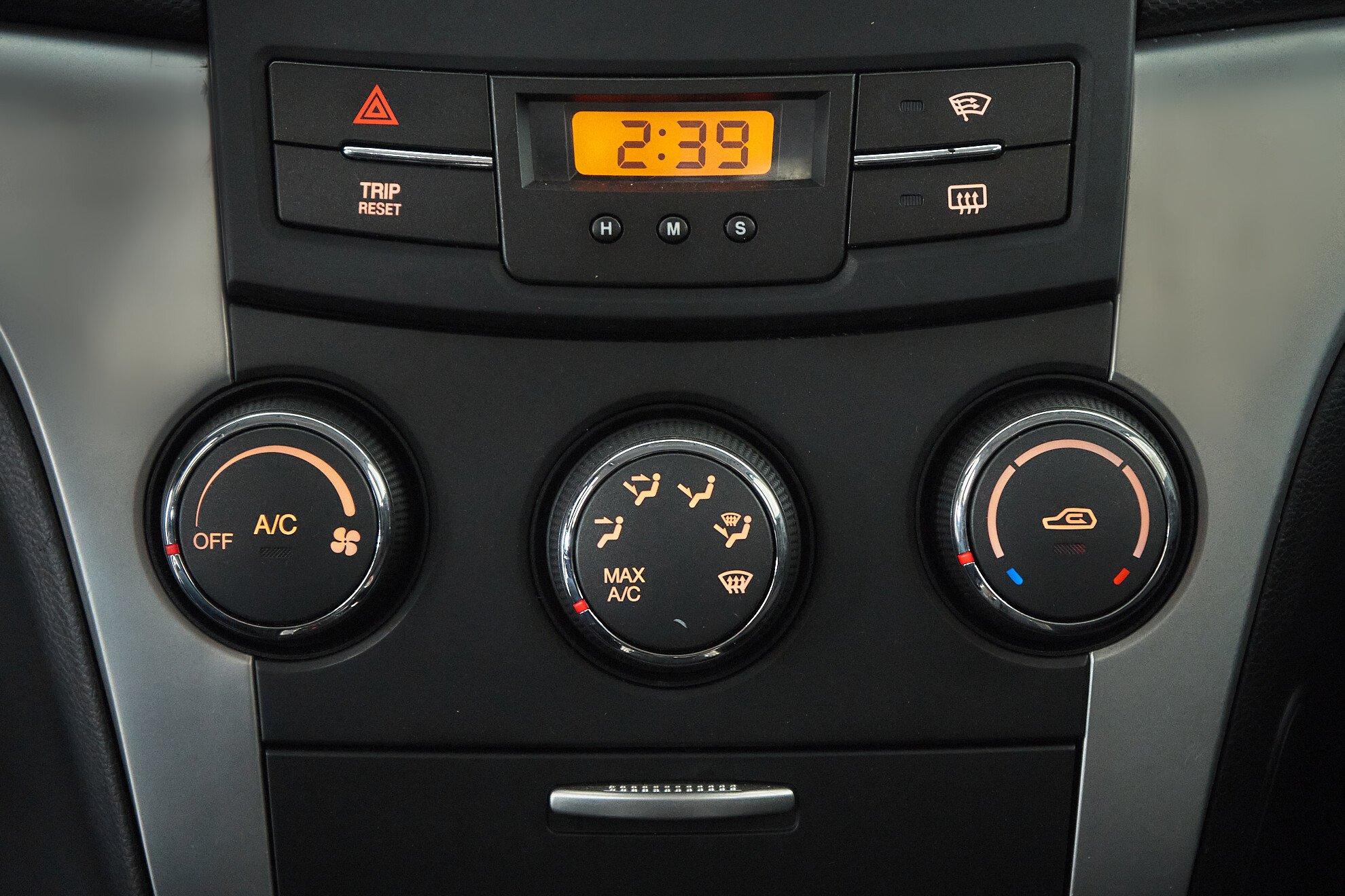 SsangYong Actyon 2011, черный