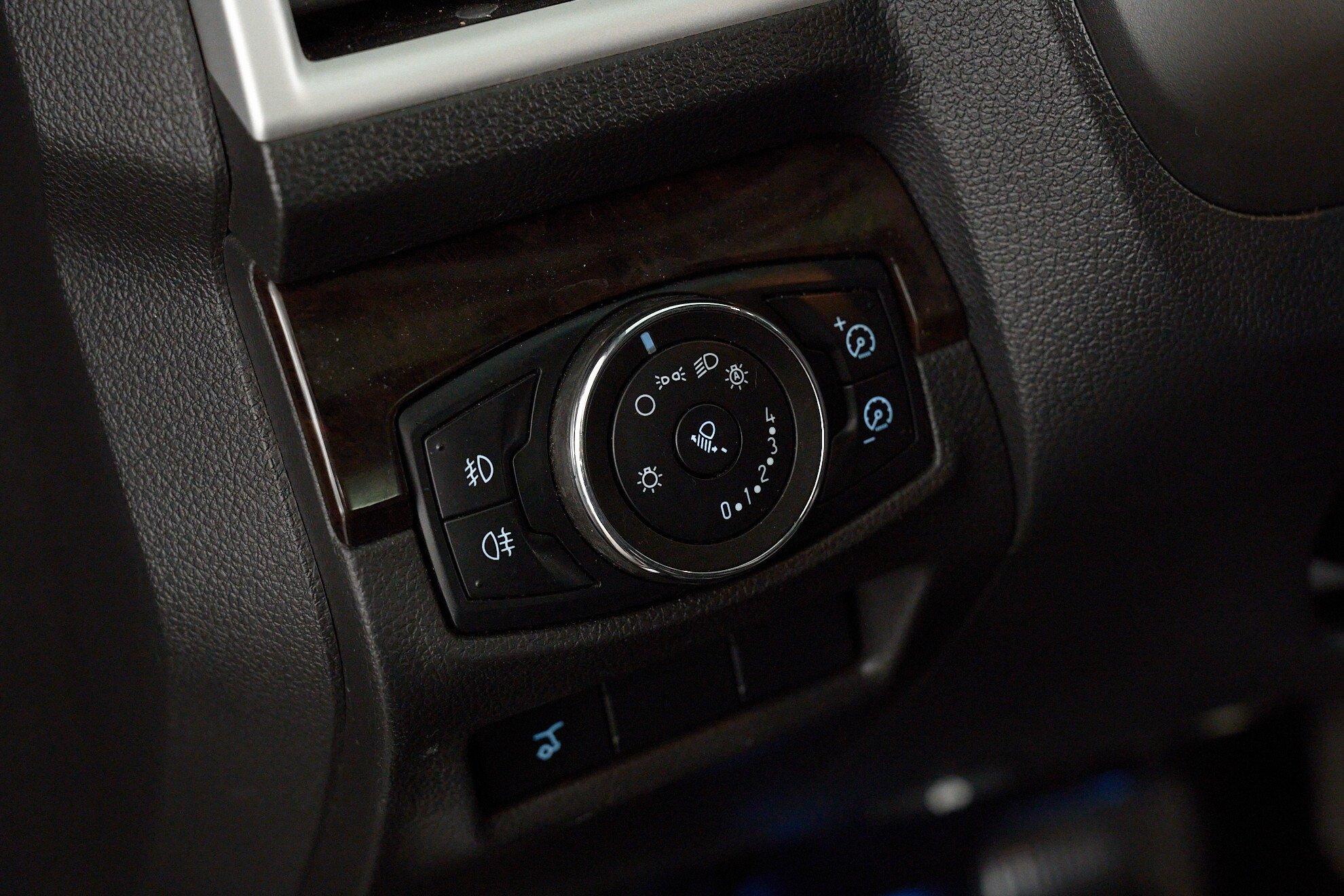 Ford Explorer 2014, серый