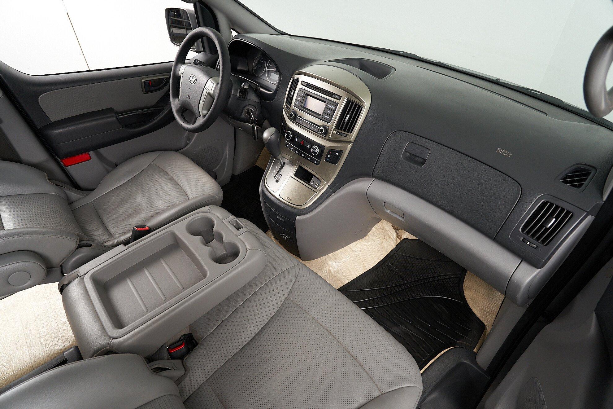 Hyundai Grand Starex 2016, серебряный