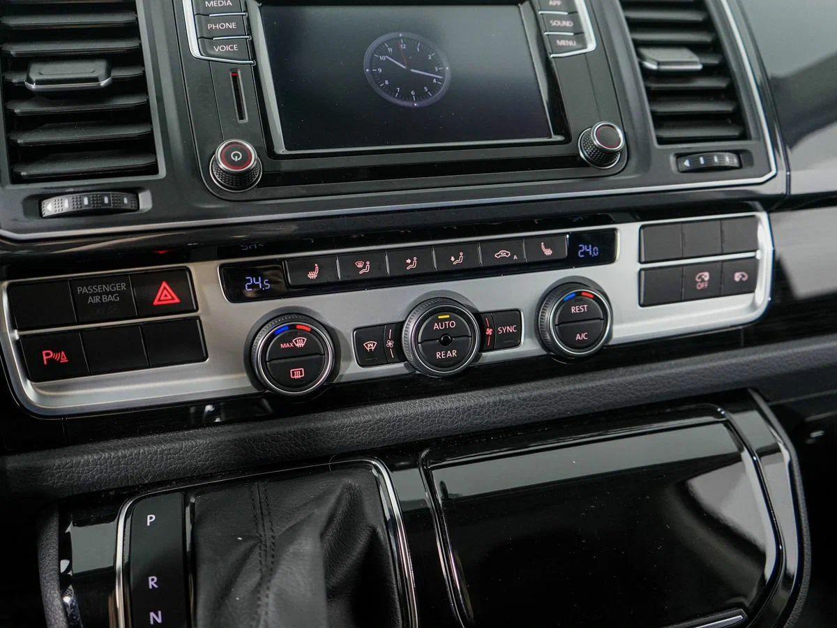 Volkswagen Multivan 2016, черный