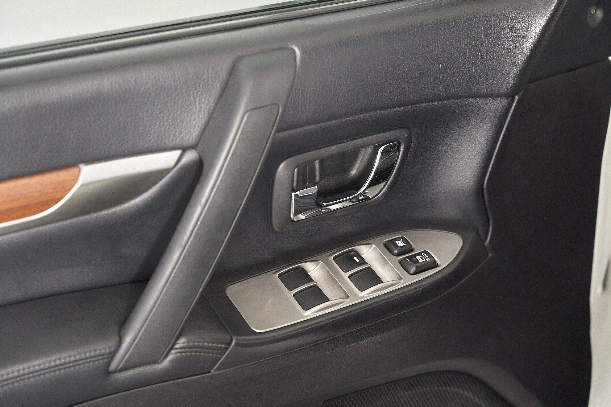 Mitsubishi Pajero 2008, белый