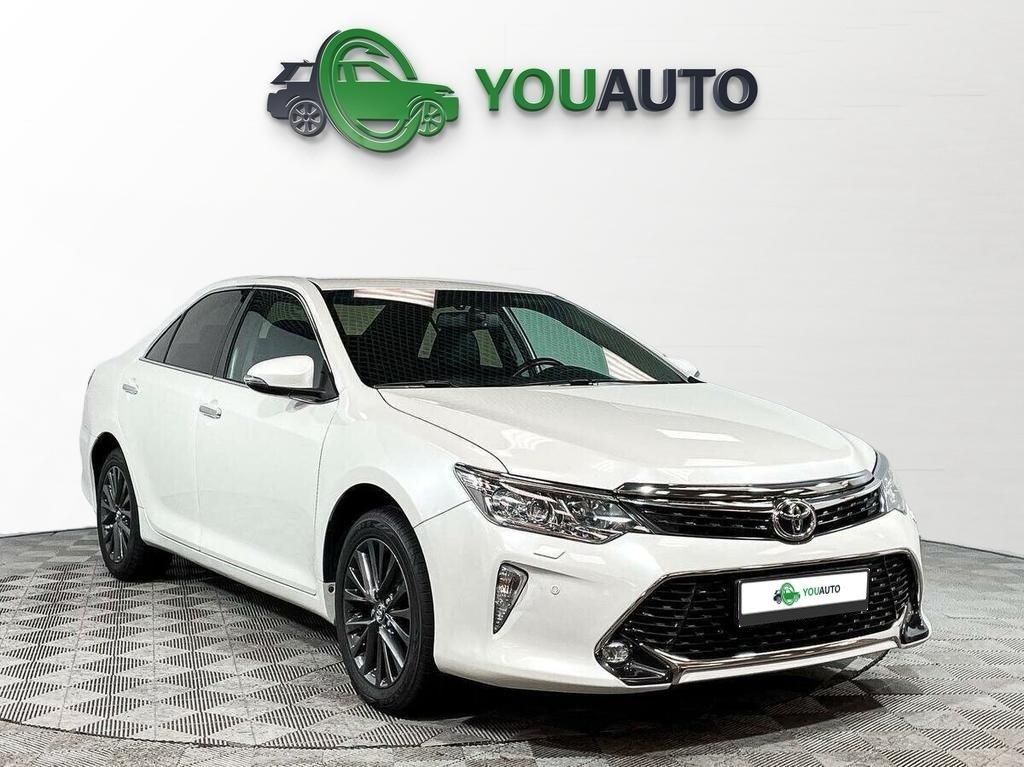 Toyota Camry 2018, белый