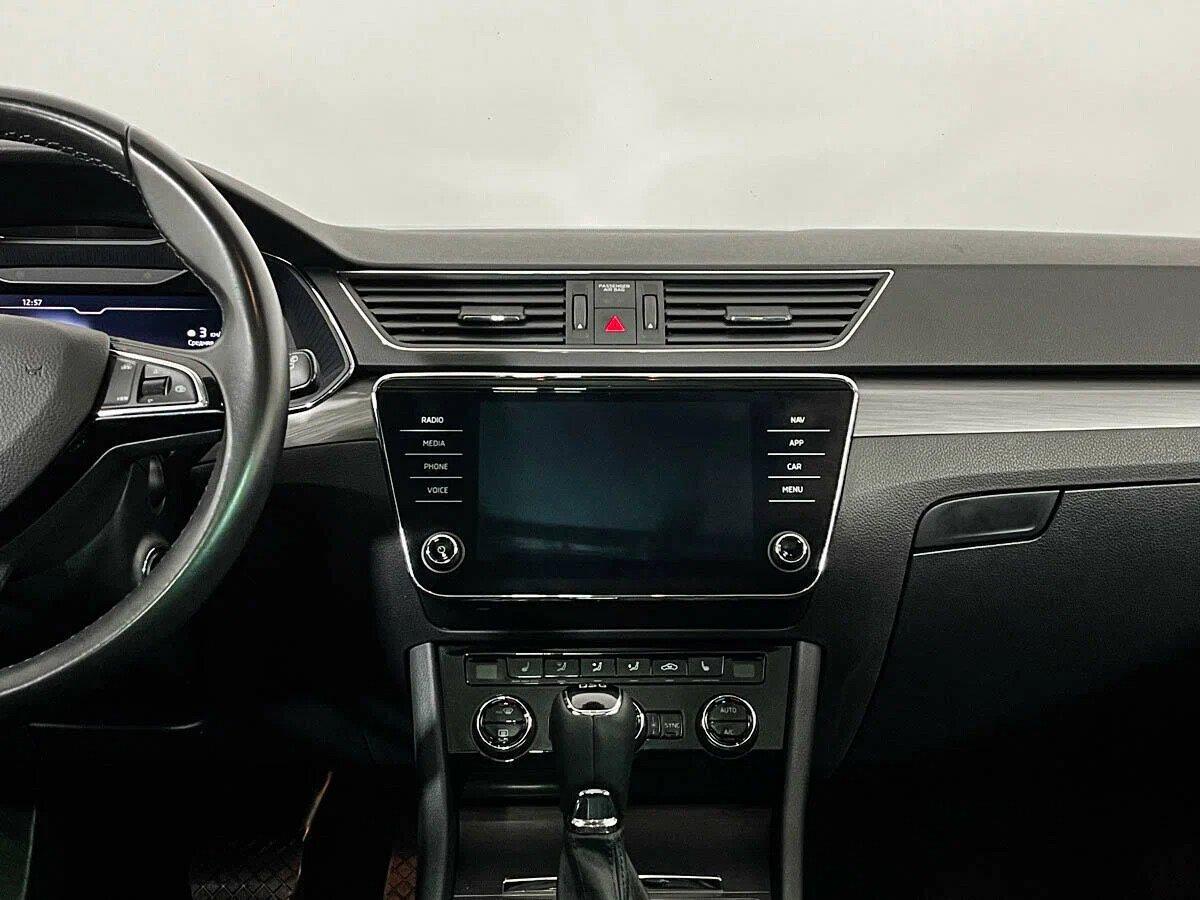 Skoda Superb 2020, белый