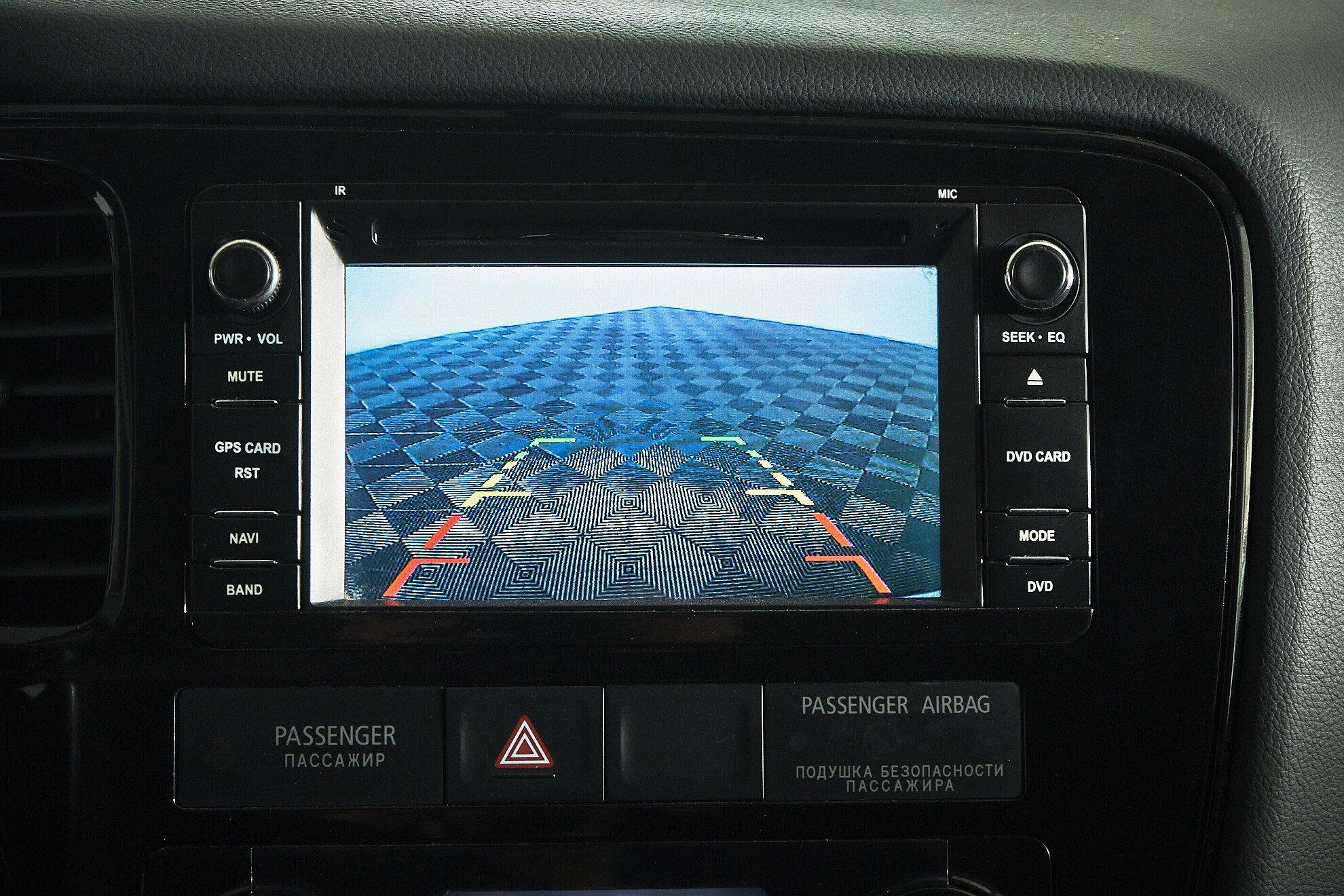 Mitsubishi Outlander 2017, белый