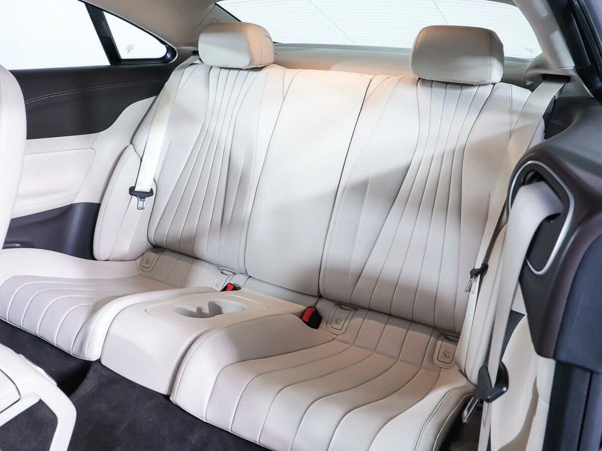 Mercedes-Benz E-Класс 2018, красный